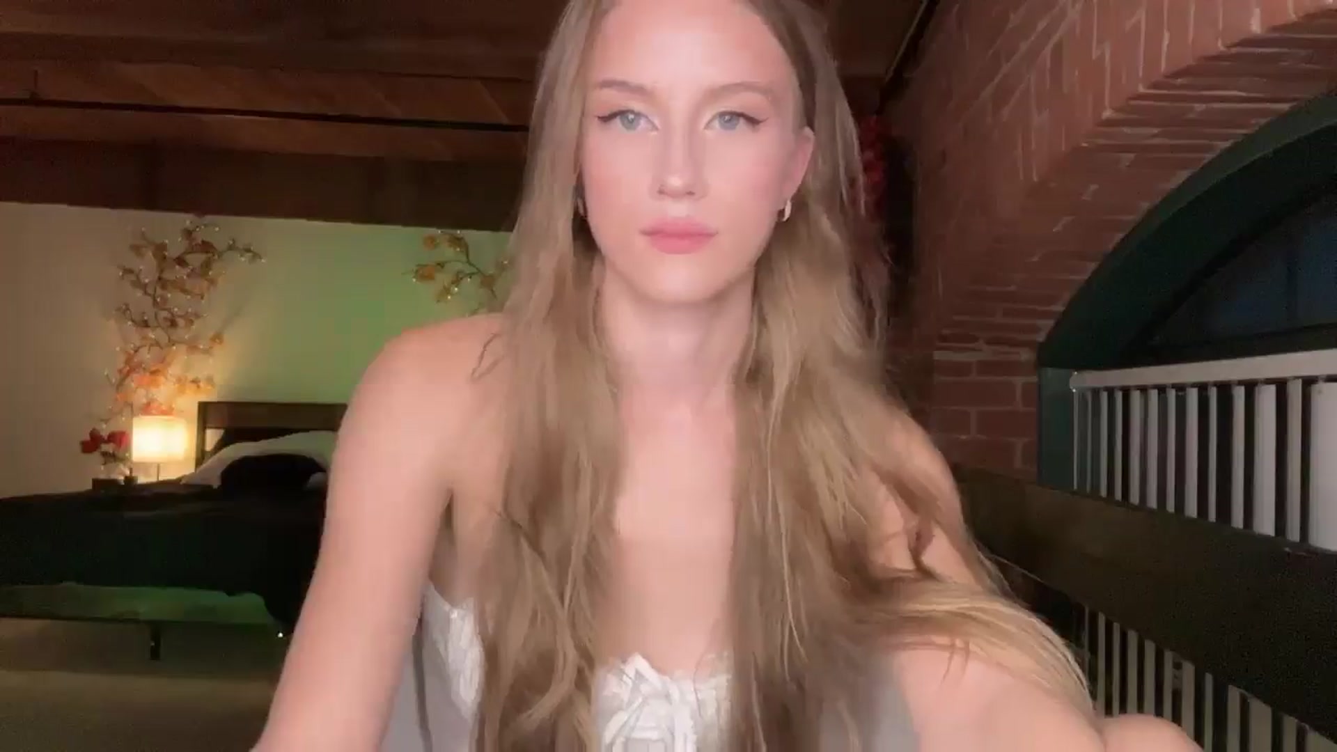 Gallery image thumbnail from Luna_Moore1's myfreecams stream on, 09/27/2025, 23:16 image 16 of 20