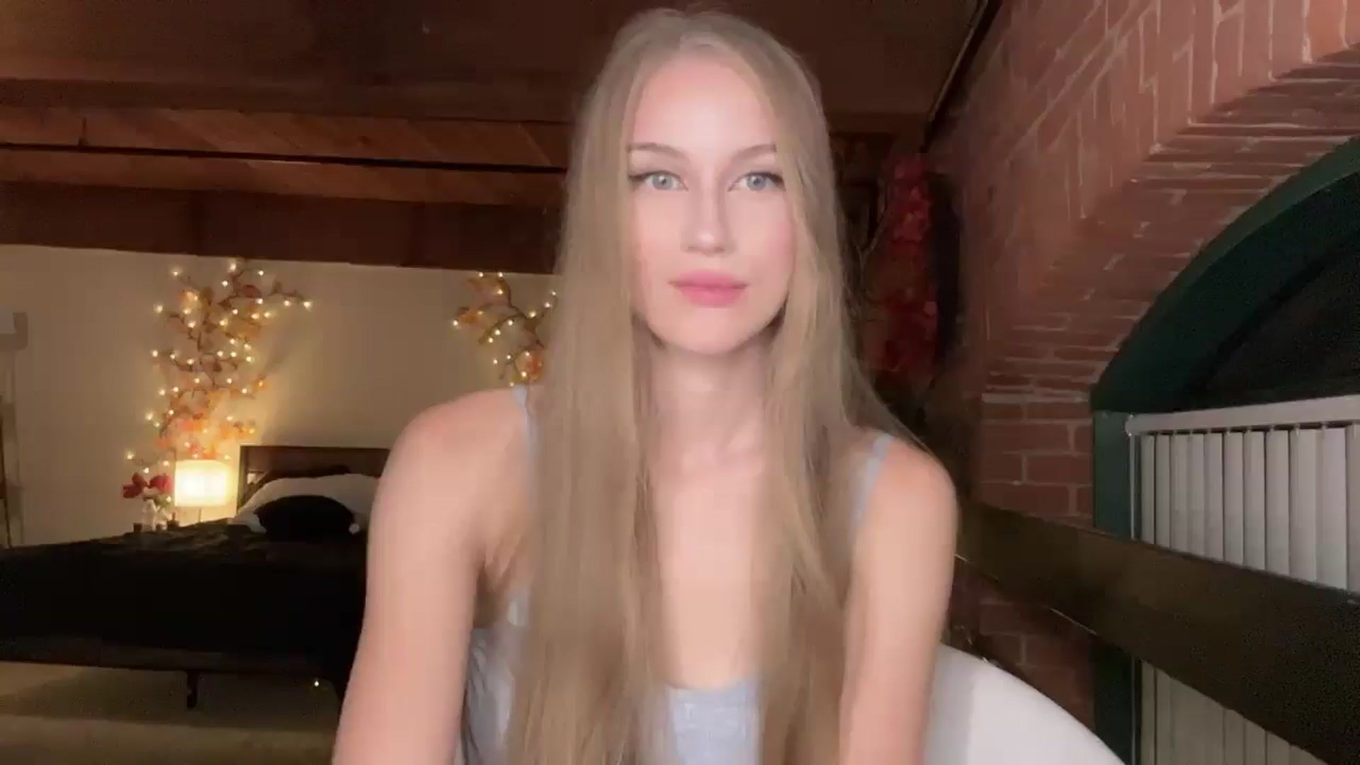 Gallery image thumbnail from Luna_Moore1's myfreecams stream on, 09/29/2025, 24:52 image 14 of 20