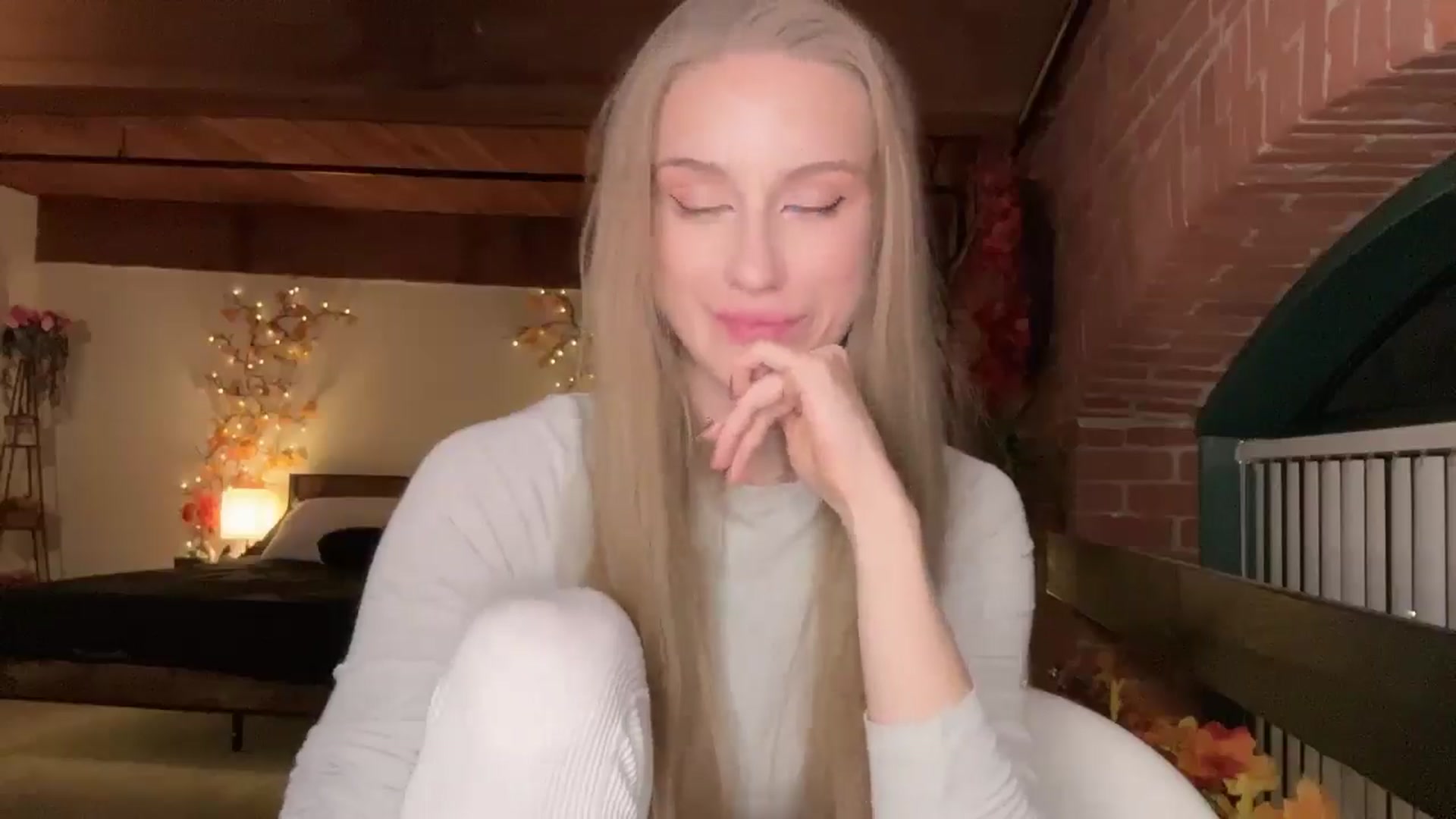 Gallery image thumbnail from Luna_Moore1's myfreecams stream on, 10/22/2025, 23:01 image 14 of 20