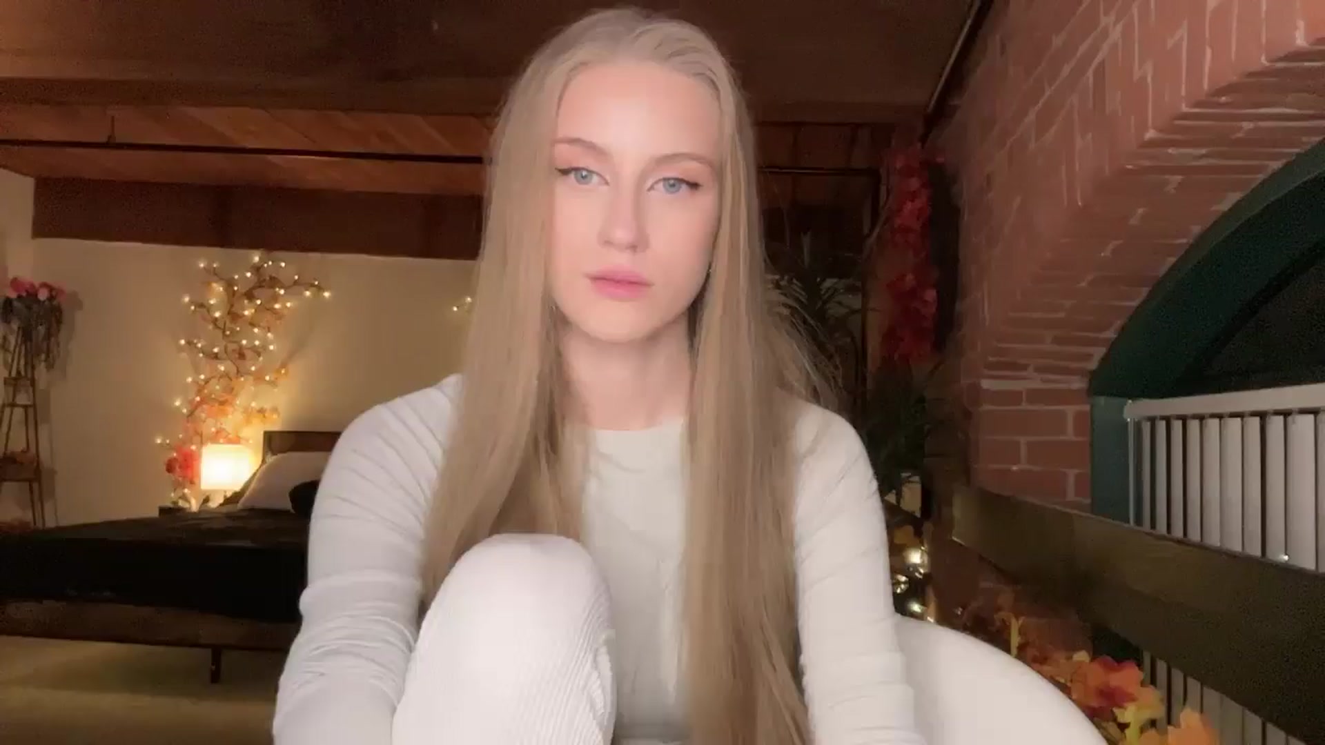 Gallery image thumbnail from Luna_Moore1's myfreecams stream on, 10/22/2025, 23:01 image 17 of 20