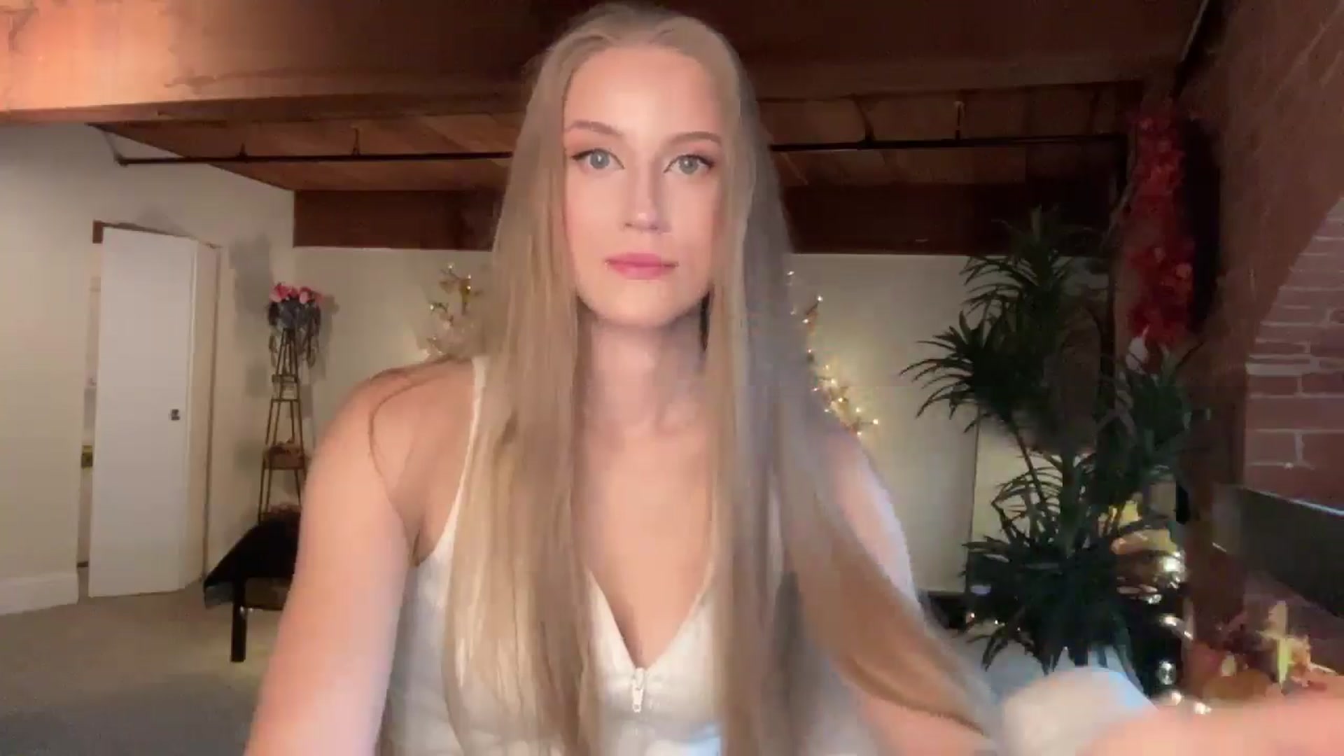Gallery image thumbnail from Luna_Moore1's myfreecams stream on, 10/23/2025, 21:26 image 2 of 20