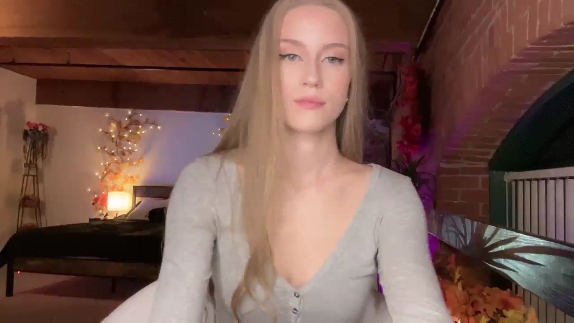 Gallery image thumbnail from Luna_Moore1's myfreecams stream on, 11/02/2025, 23:05 image 15 of 20