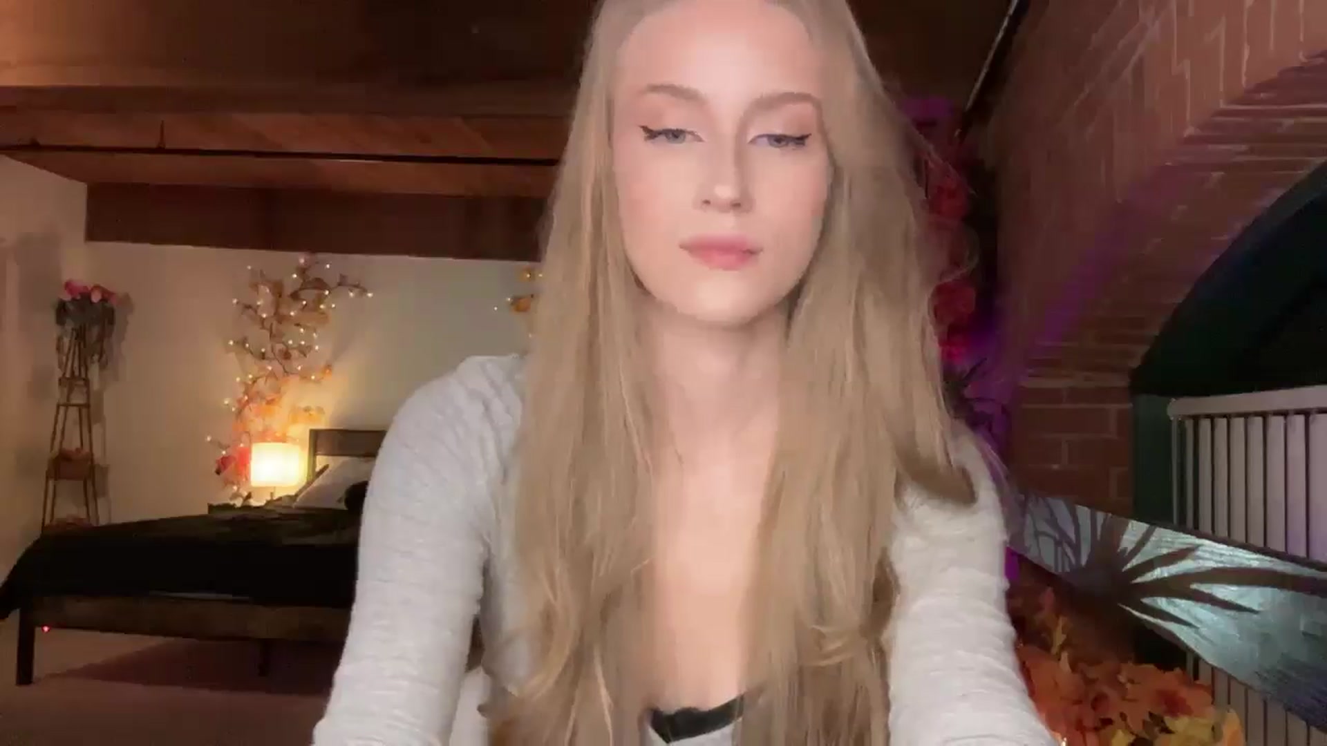 Gallery image thumbnail from Luna_Moore1's myfreecams stream on, 11/02/2025, 23:05 image 4 of 20