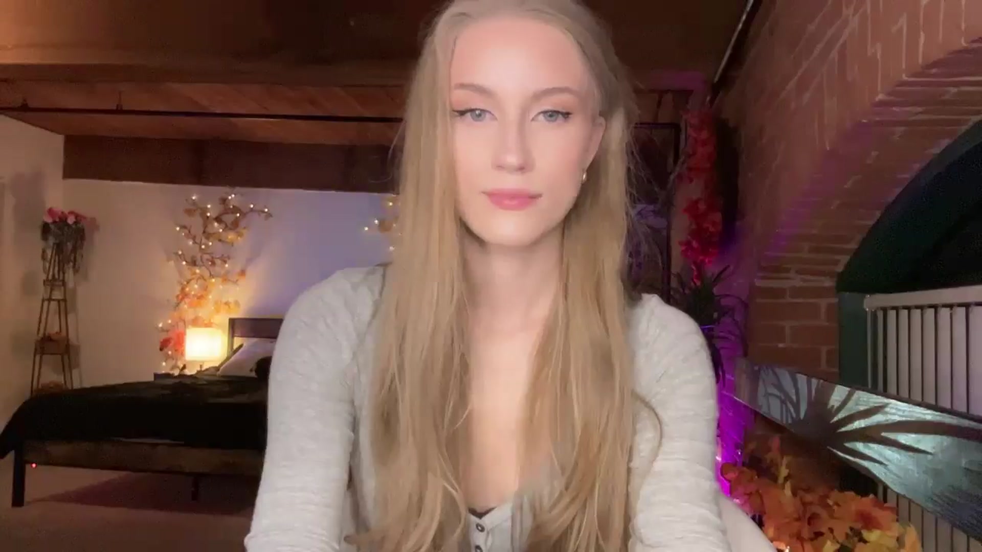 Gallery image thumbnail from Luna_Moore1's myfreecams stream on, 11/02/2025, 23:05 image 8 of 20