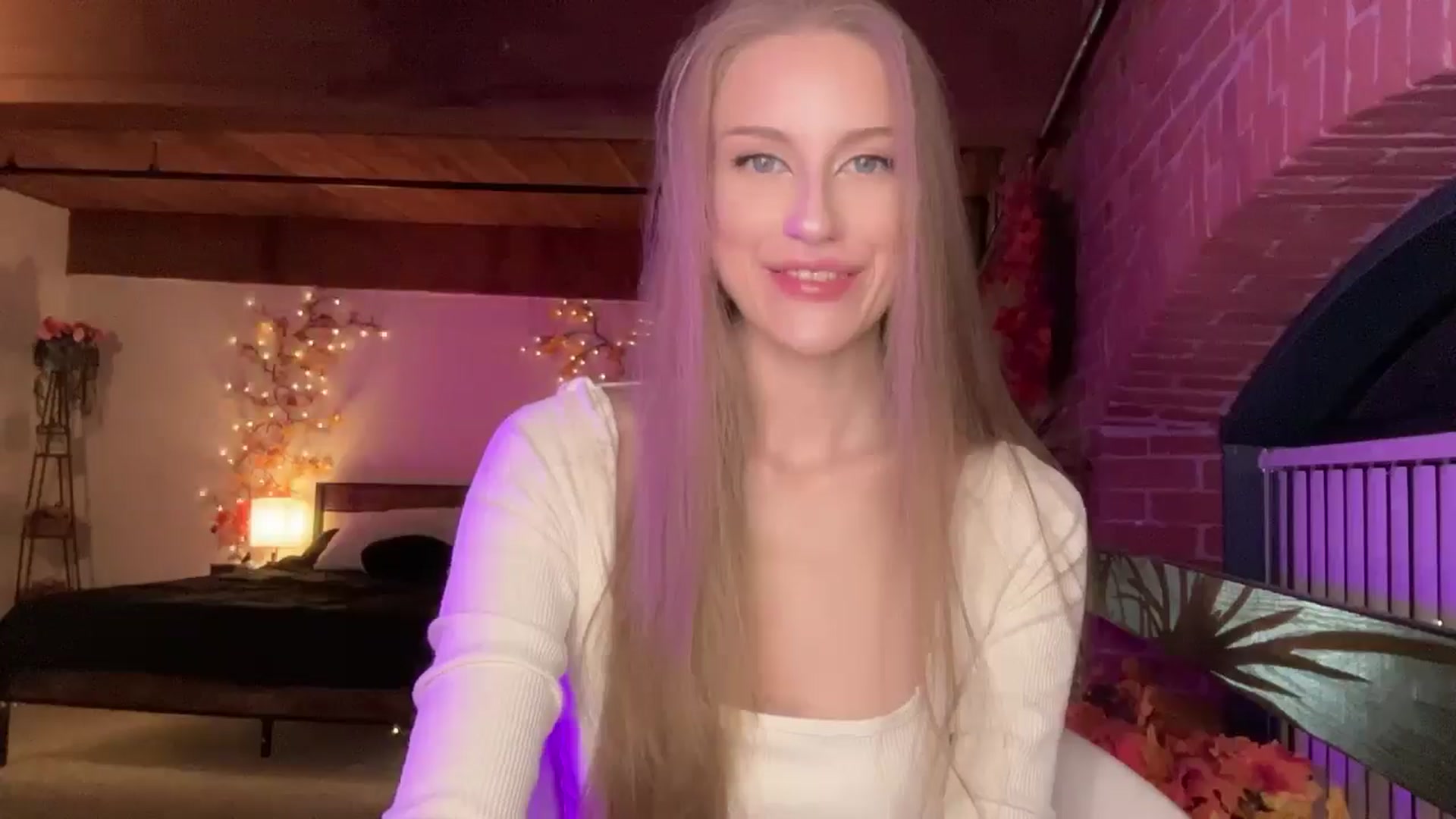 Gallery image thumbnail from Luna_Moore1's myfreecams stream on, 11/05/2025, 24:09 image 9 of 20