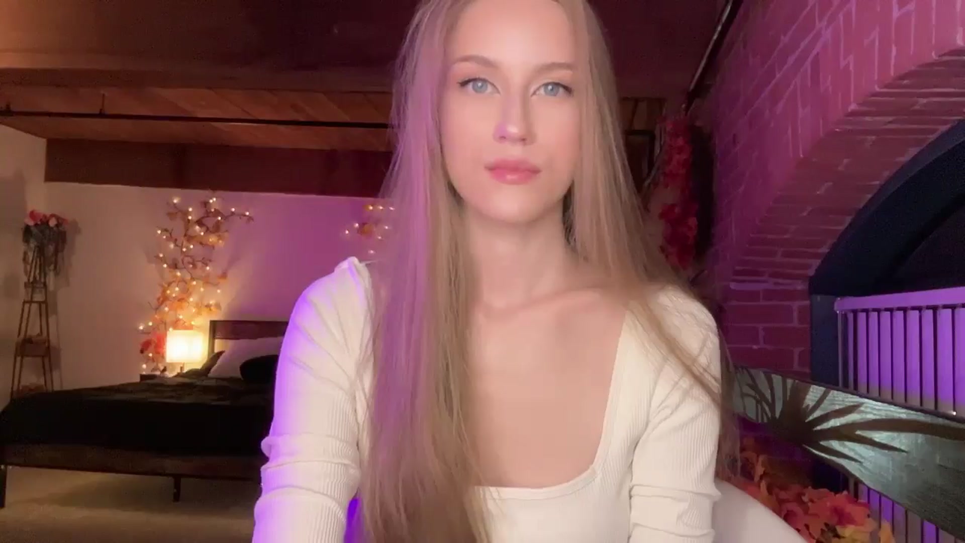 Gallery image thumbnail from Luna_Moore1's myfreecams stream on, 11/05/2025, 24:09 image 2 of 20
