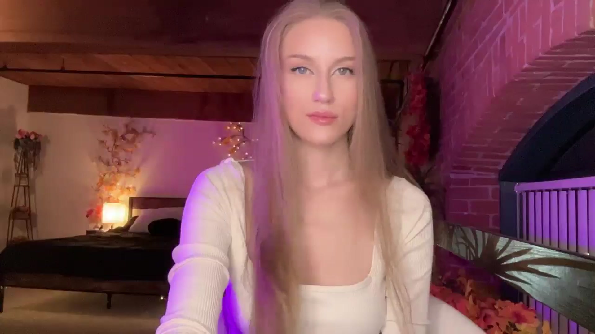 Gallery image thumbnail from Luna_Moore1's myfreecams stream on, 11/05/2025, 24:09 image 6 of 20