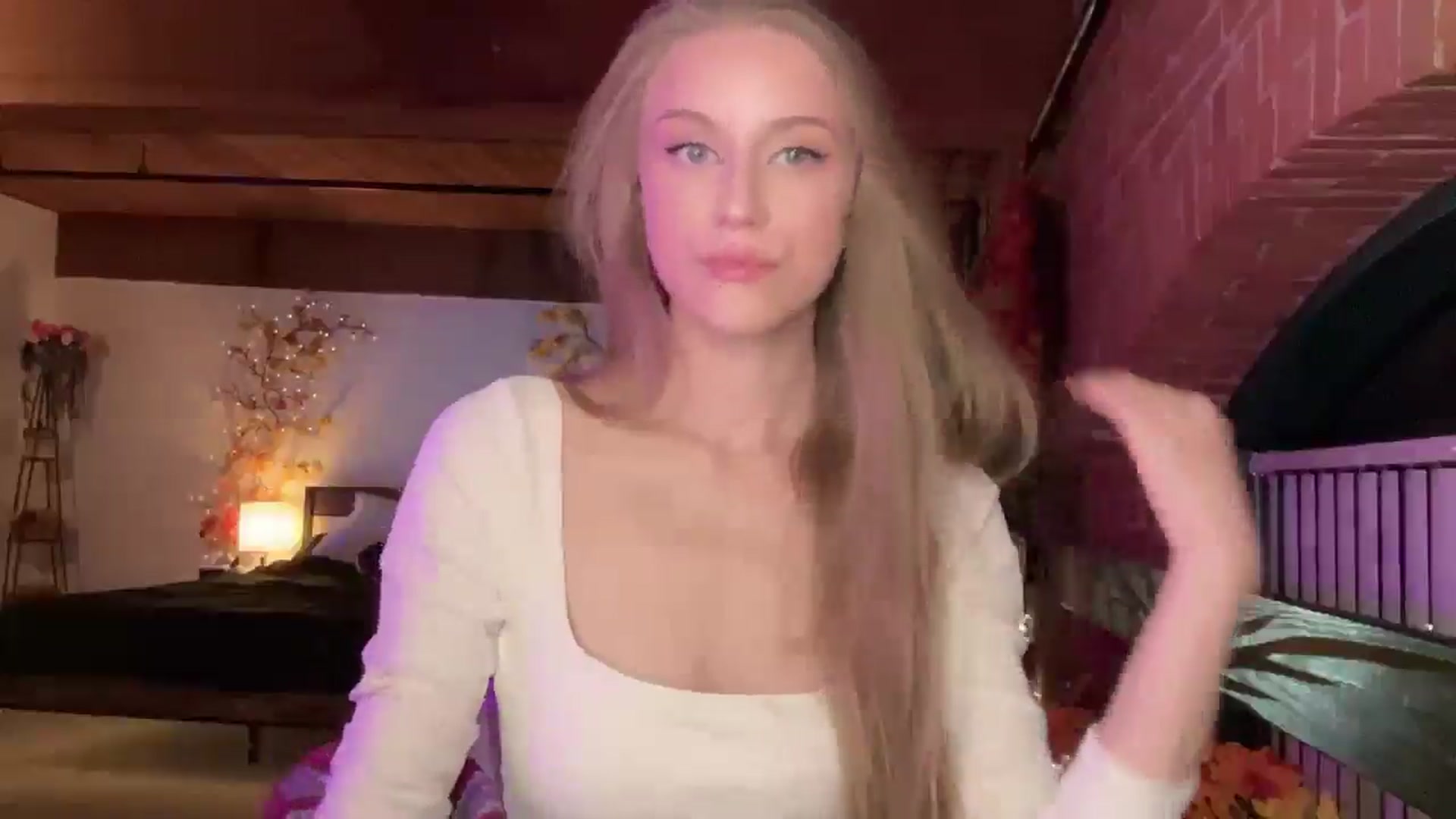 Gallery image thumbnail from Luna_Moore1's myfreecams stream on, 11/05/2025, 01:11 image 13 of 20