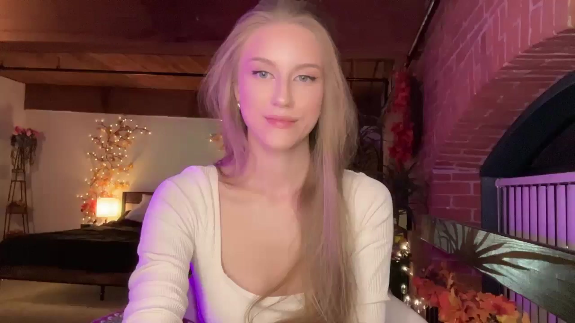 Gallery image thumbnail from Luna_Moore1's myfreecams stream on, 11/05/2025, 01:11 image 8 of 20
