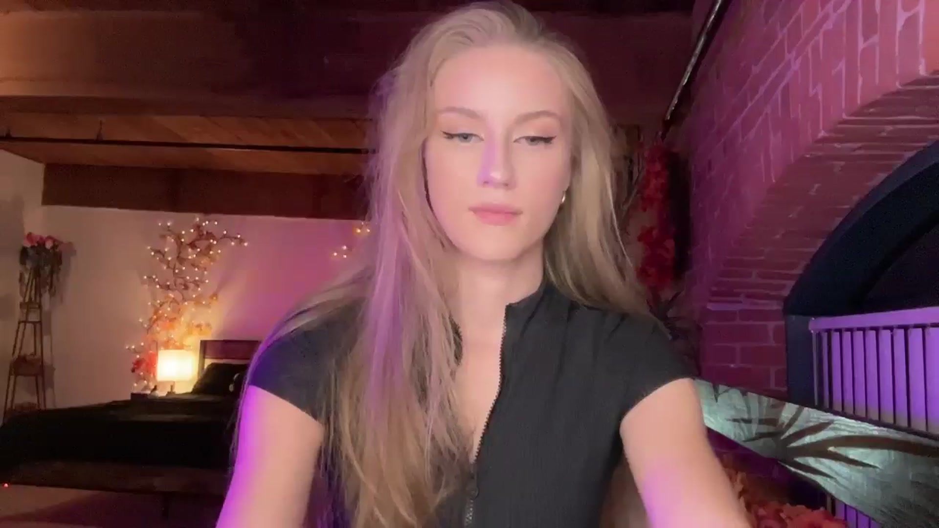 Gallery image thumbnail from Luna_Moore1's myfreecams stream on, 11/06/2025, 01:56 image 9 of 20