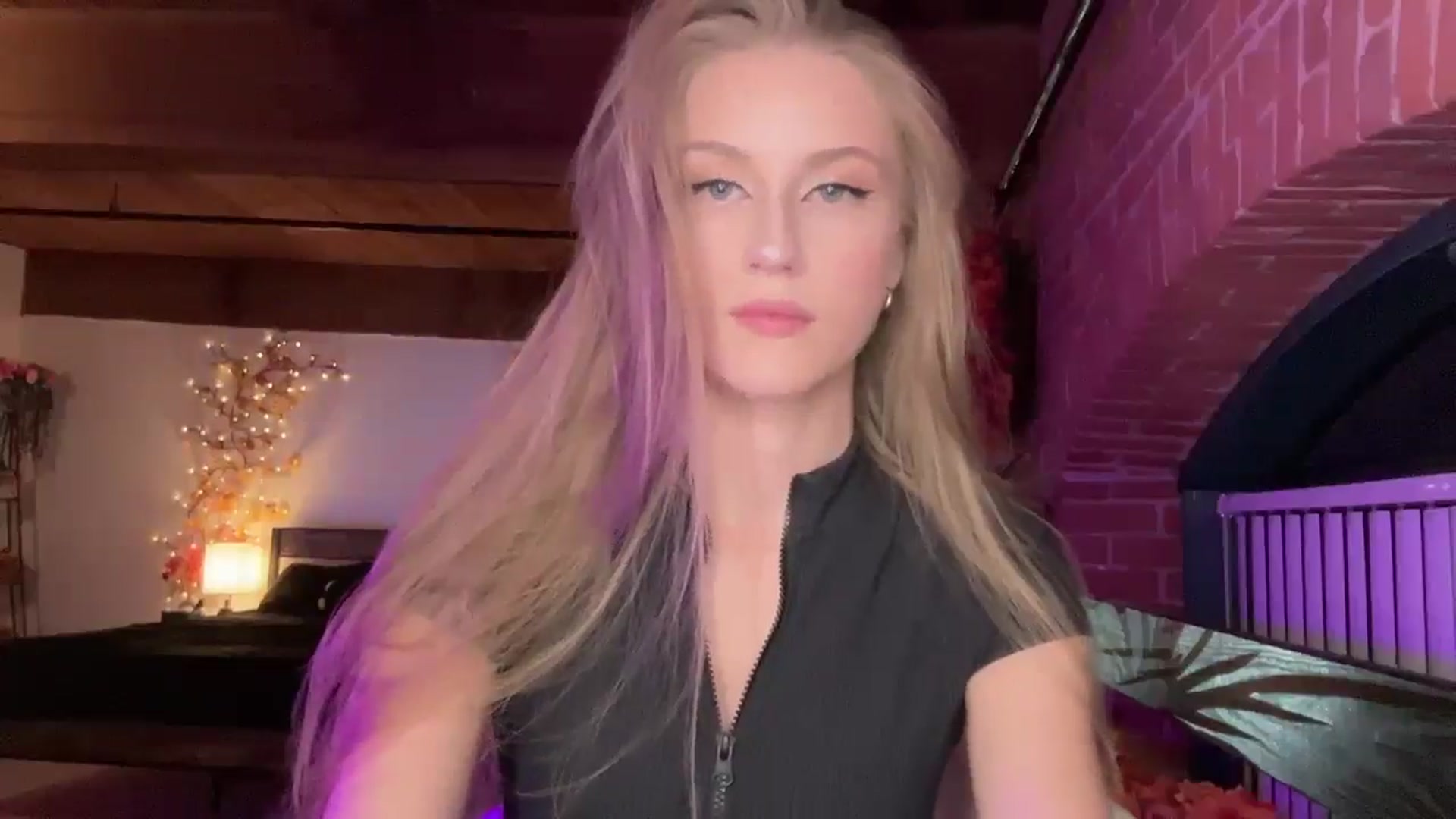 Gallery image thumbnail from Luna_Moore1's myfreecams stream on, 11/06/2025, 01:56 image 2 of 20