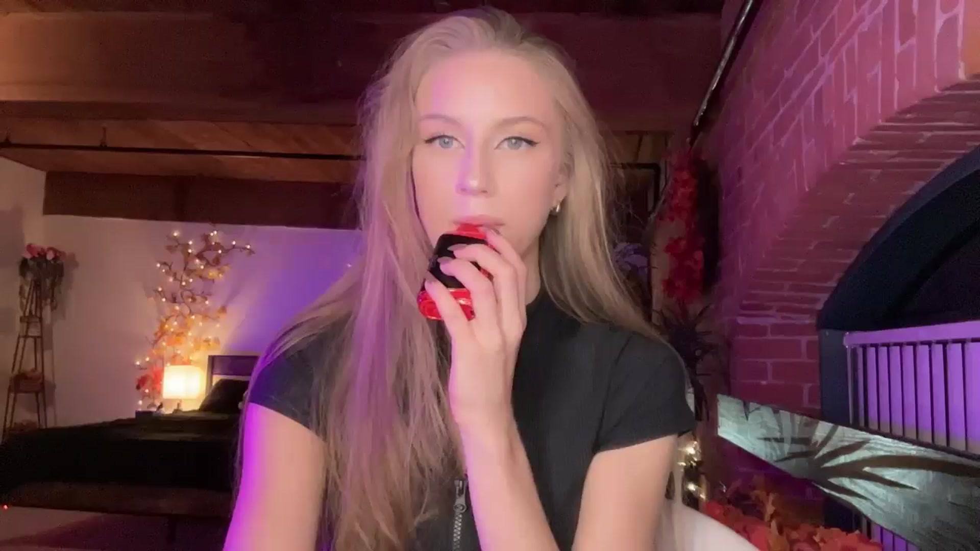 Gallery image thumbnail from Luna_Moore1's myfreecams stream on, 11/06/2025, 01:56 image 10 of 20