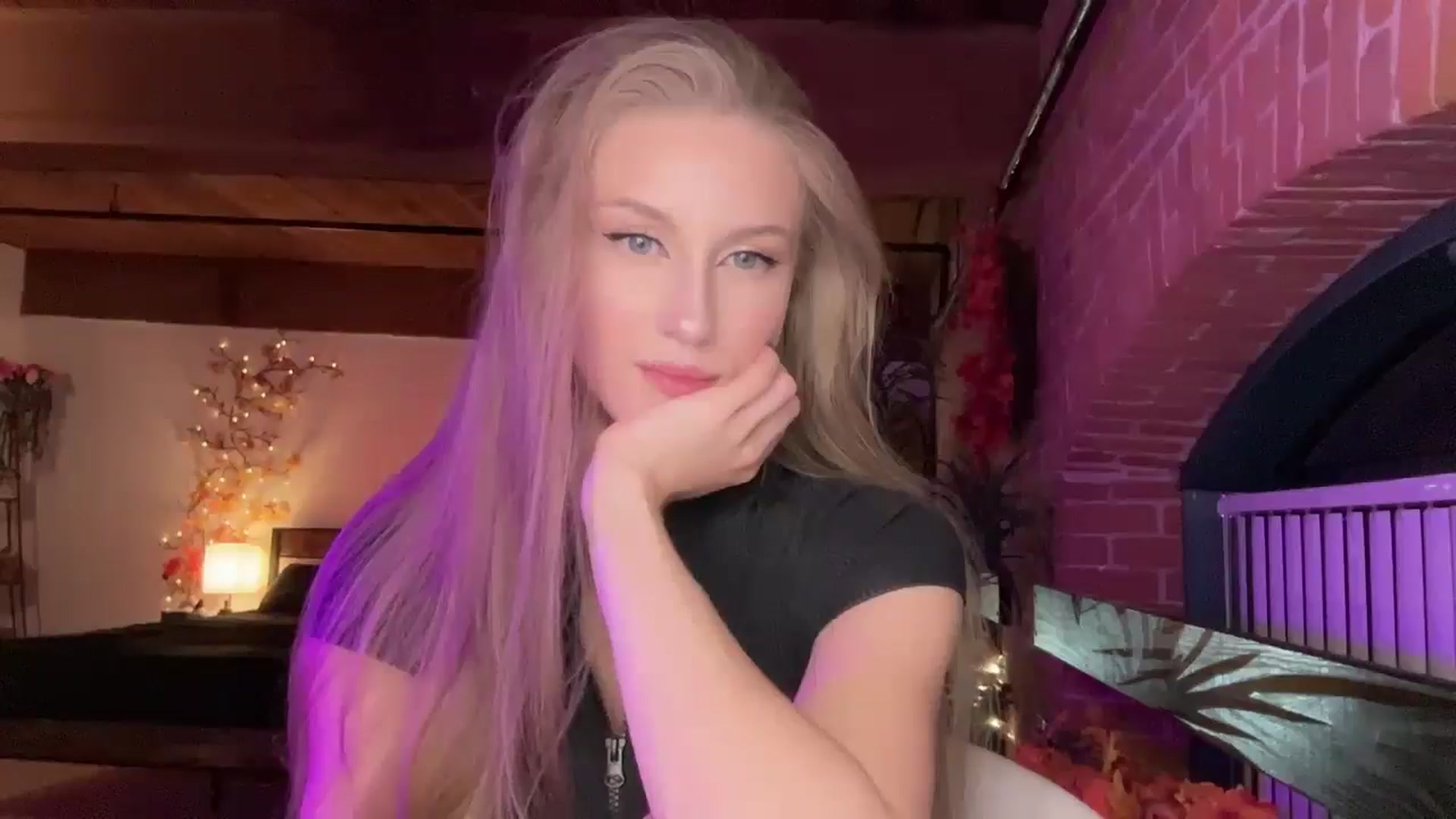 Gallery image thumbnail from Luna_Moore1's myfreecams stream on, 11/06/2025, 01:56 image 4 of 20