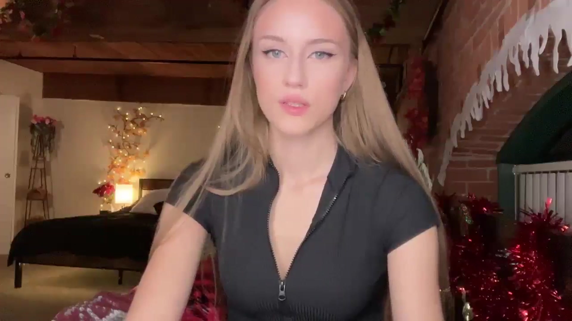 Gallery image thumbnail from Luna_Moore1's myfreecams stream on, 11/18/2025, 01:22 image 18 of 20