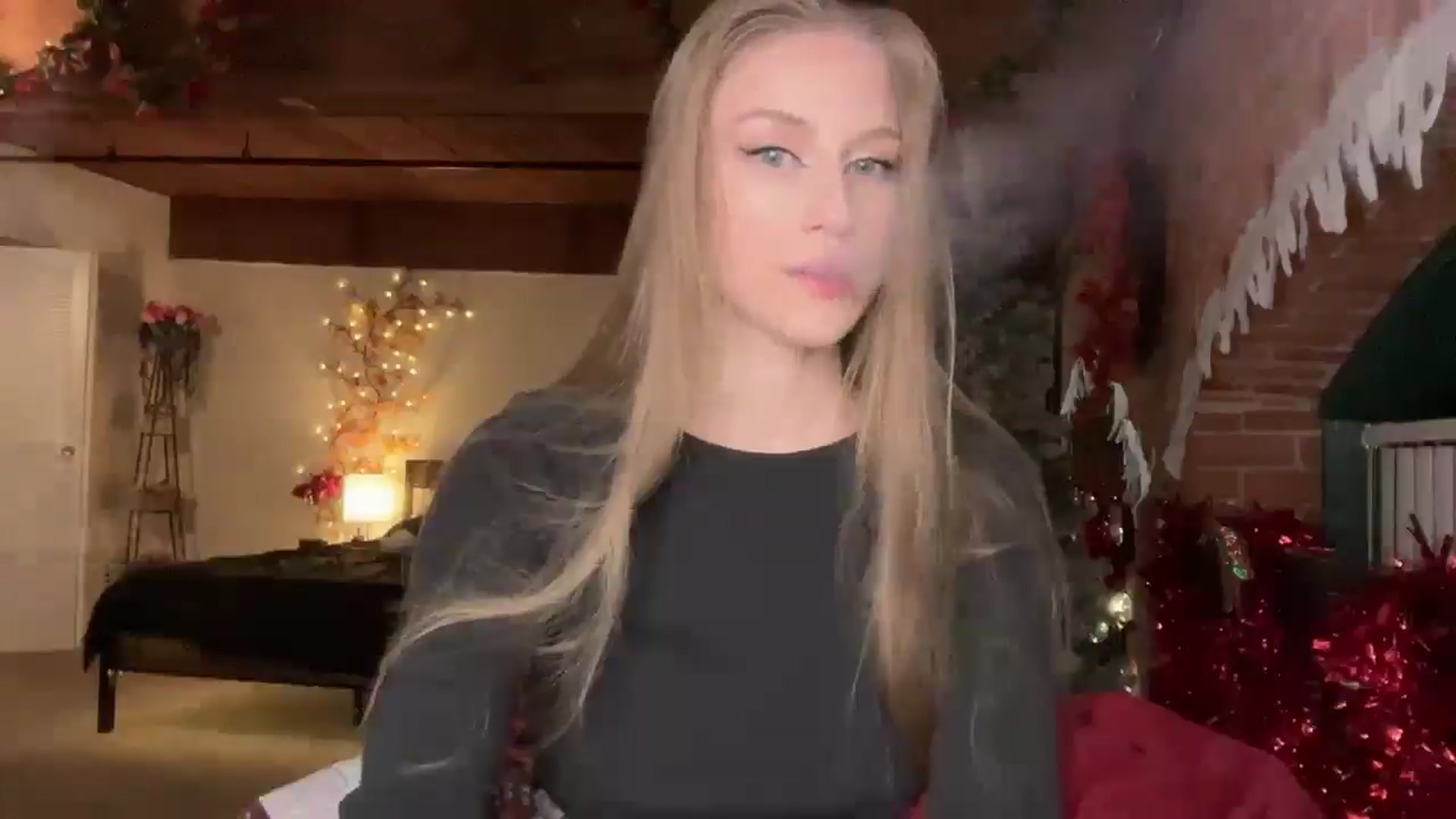 Gallery image thumbnail from Luna_Moore1's myfreecams stream on, 11/22/2025, 24:41 image 17 of 20