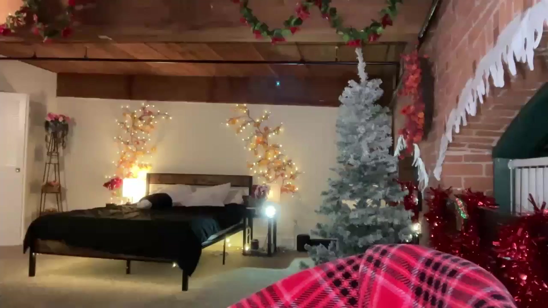 Gallery image thumbnail from Luna_Moore1's myfreecams stream on, 11/22/2025, 24:41 image 12 of 20