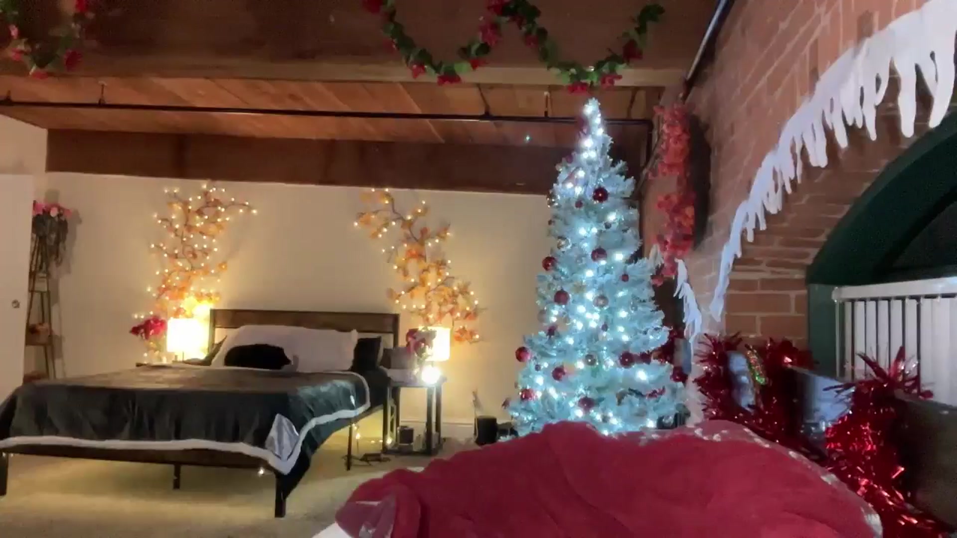 Gallery image thumbnail from Luna_Moore1's myfreecams stream on, 12/17/2025, 24:15 image 19 of 20