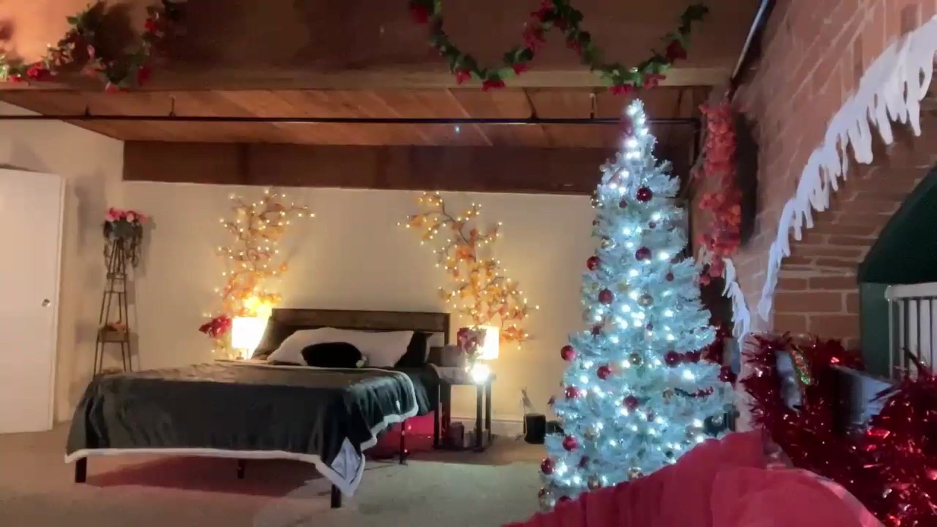 Gallery image thumbnail from Luna_Moore1's myfreecams stream on, 12/18/2025, 23:46 image 15 of 20