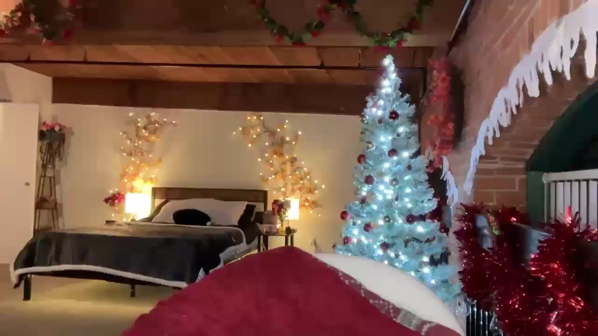Gallery image thumbnail from Luna_Moore1's myfreecams stream on, 12/22/2025, 24:02 image 18 of 20