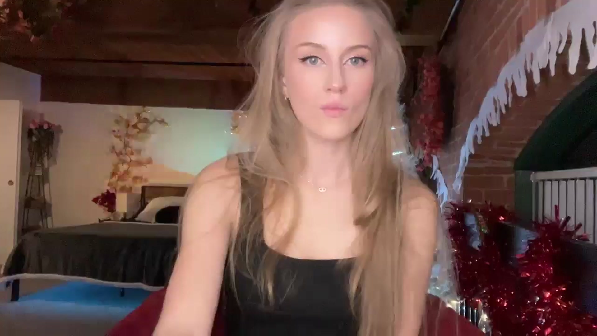 Gallery image thumbnail from Luna_Moore1's myfreecams stream on, 01/09/2026, 24:34 image 11 of 20
