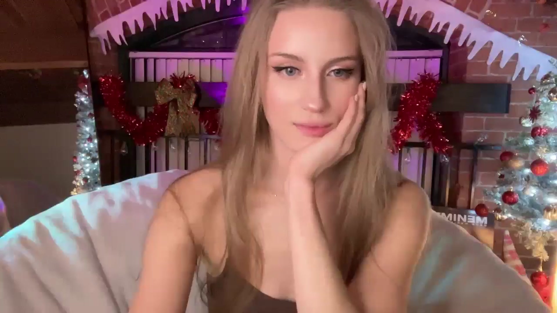 Gallery image thumbnail from Luna_Moore1's myfreecams stream on, 02/08/2026, 02:24 image 16 of 20