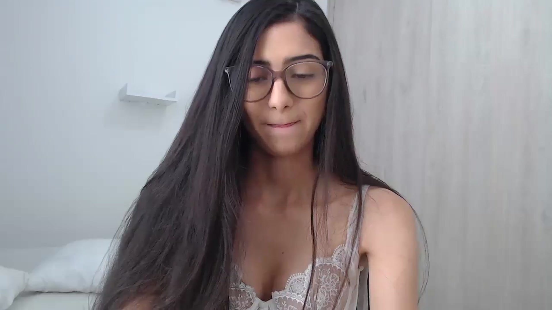 Gallery image thumbnail from Luna_Vargas's myfreecams stream on, 03/16/2025, 15:25 image 14 of 20