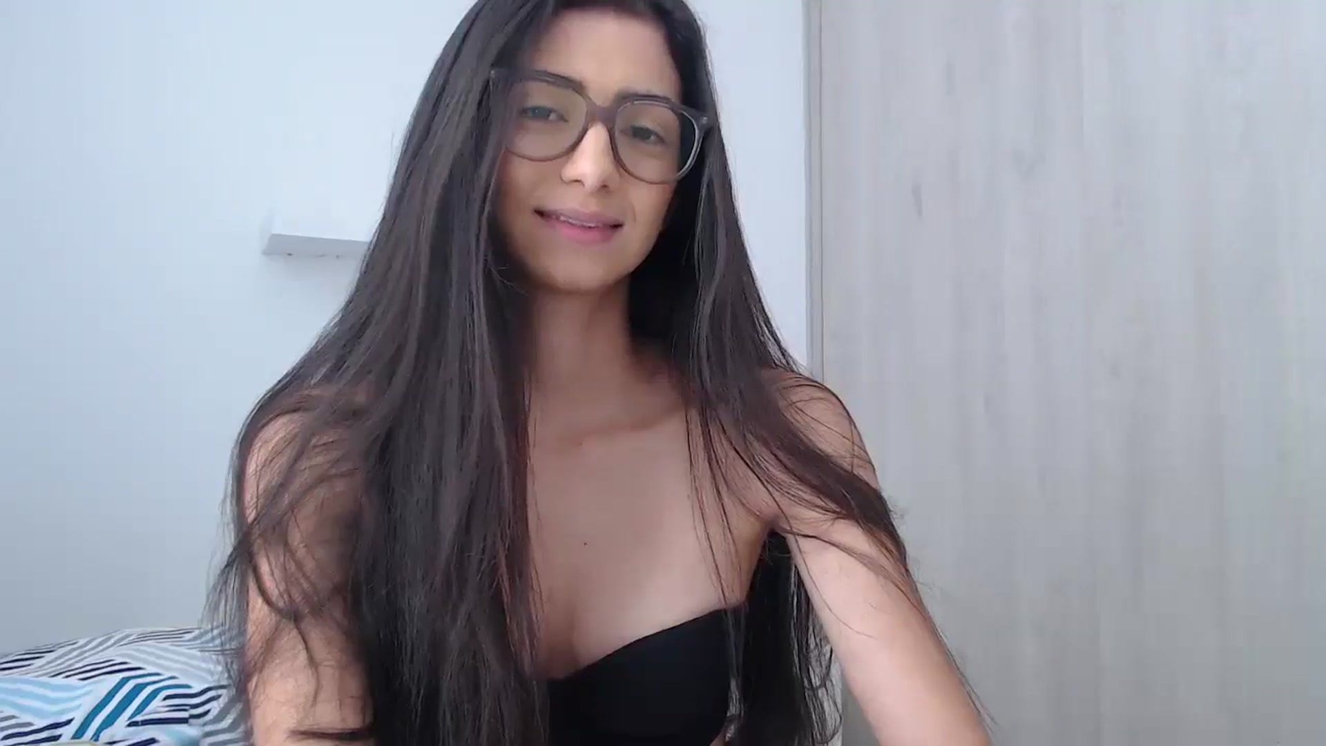 Gallery image thumbnail from Luna_Vargas's myfreecams stream on, 04/03/2025, 17:16 image 6 of 20