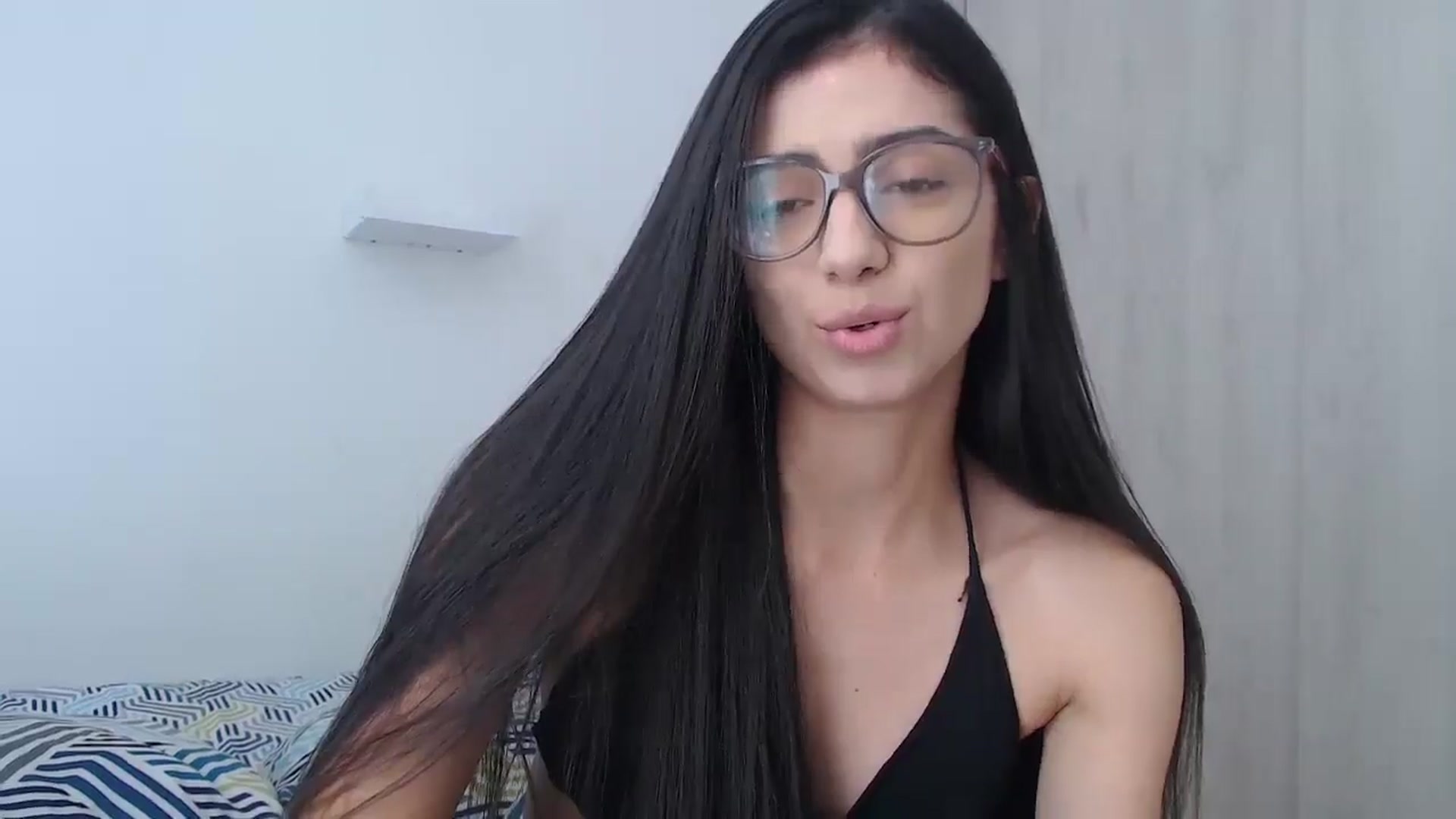 Gallery image thumbnail from Luna_Vargas's myfreecams stream on, 06/18/2025, 14:21 image 16 of 20