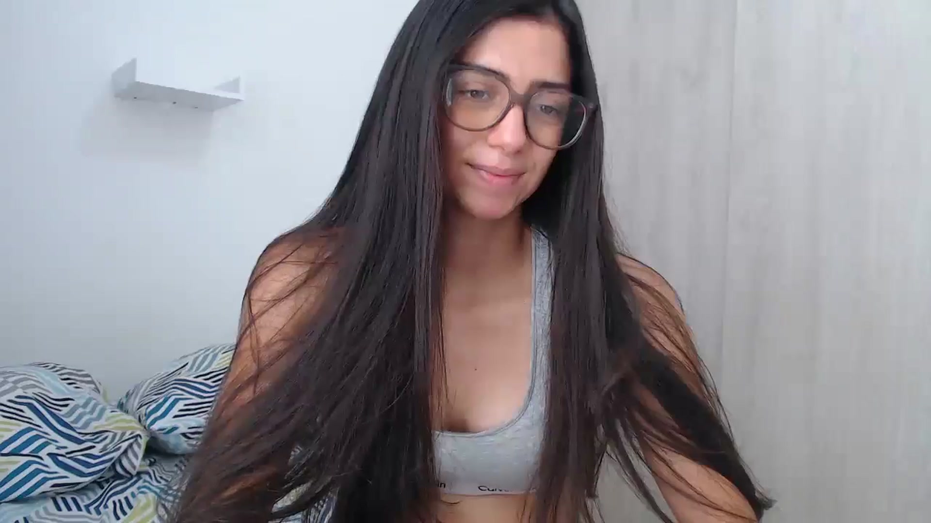 Gallery image thumbnail from Luna_Vargas's myfreecams stream on, 08/18/2025, 17:38 image 10 of 20