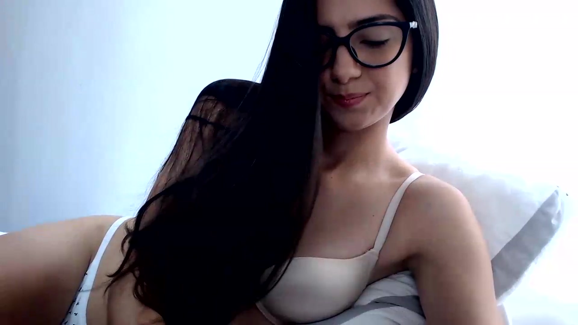 Gallery image thumbnail from Luna_Vargas's myfreecams stream on, 05/25/2026, 16:54 image 3 of 20