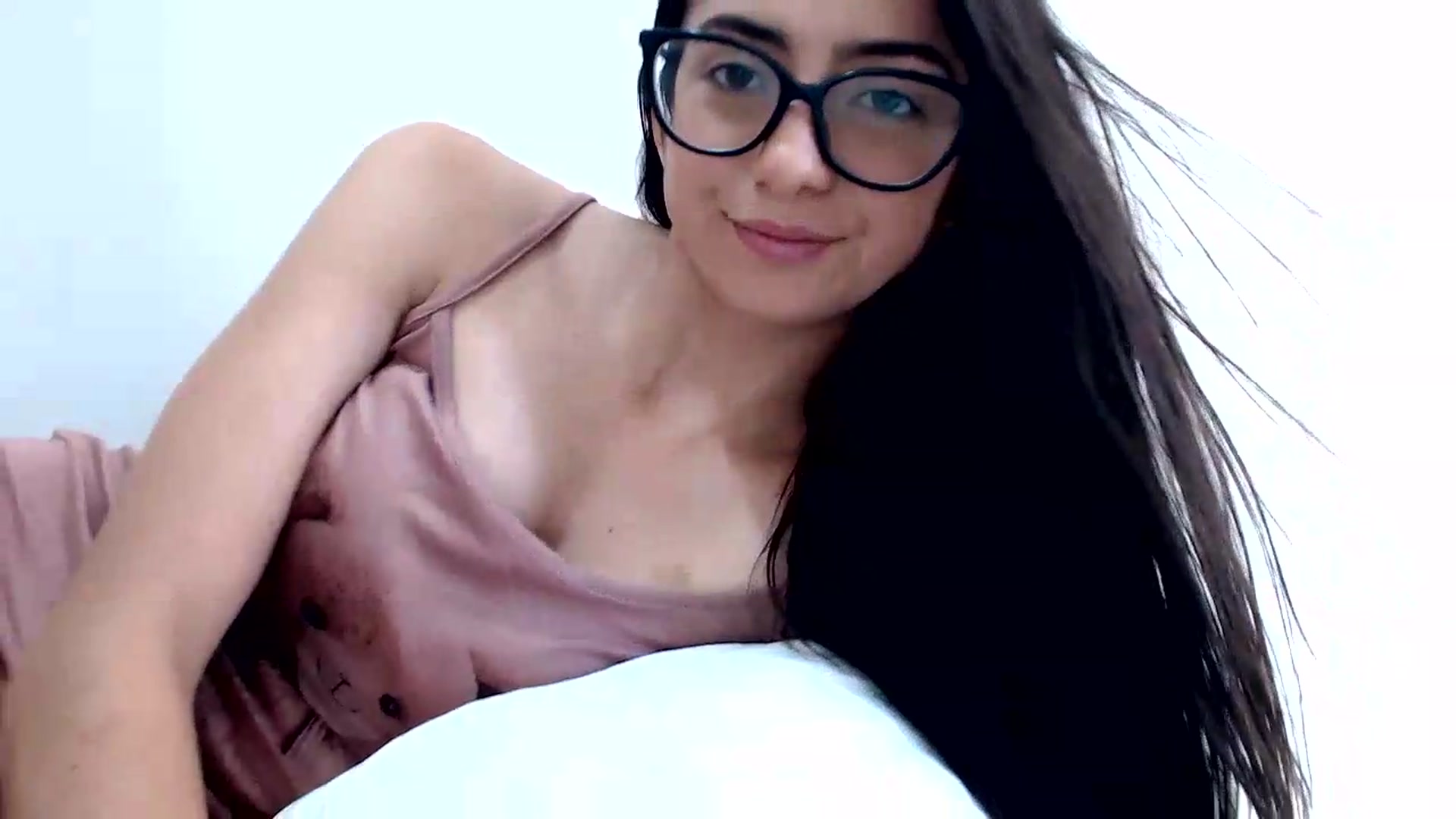 Gallery image thumbnail from Luna_Vargas's myfreecams stream on, 06/30/2026, 18:52 image 4 of 20