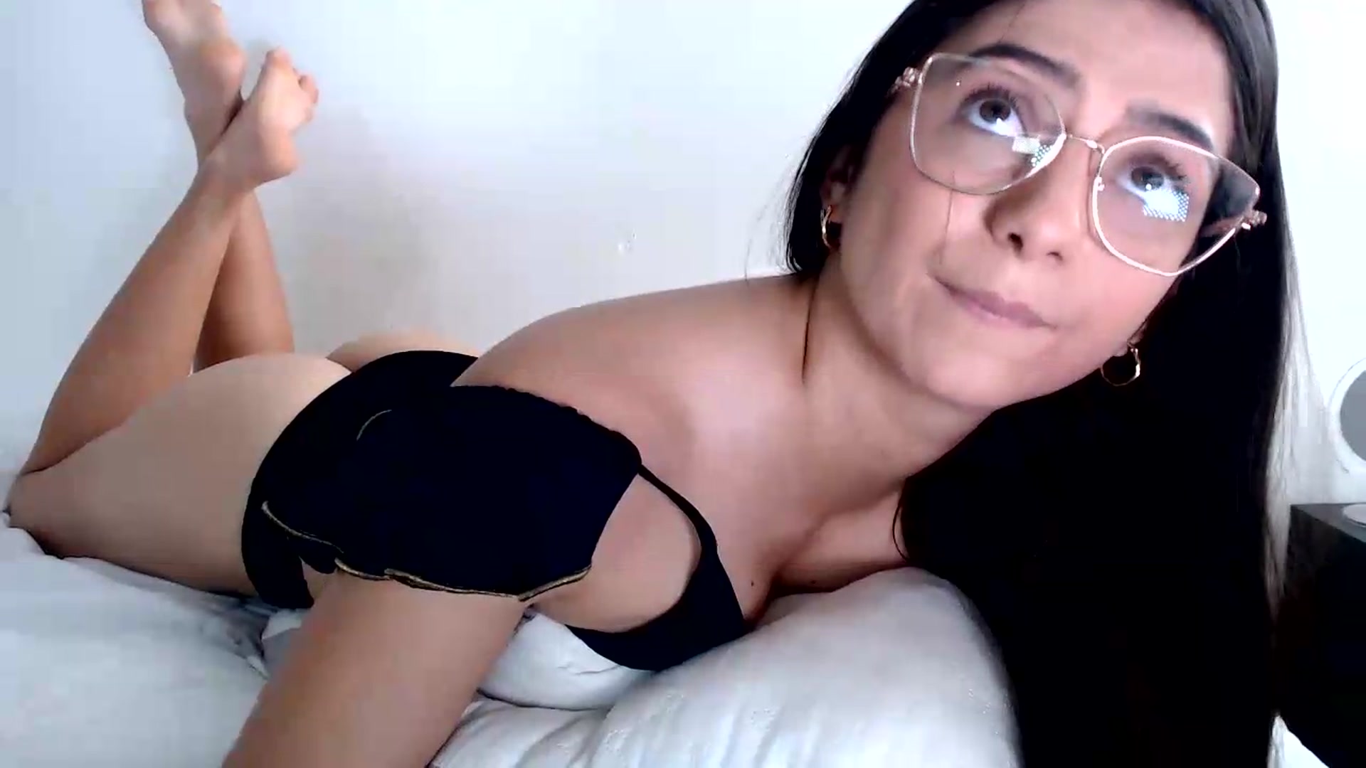 Gallery image thumbnail from Luna_Vargas's myfreecams stream on, 08/12/2026, 17:34 image 4 of 20