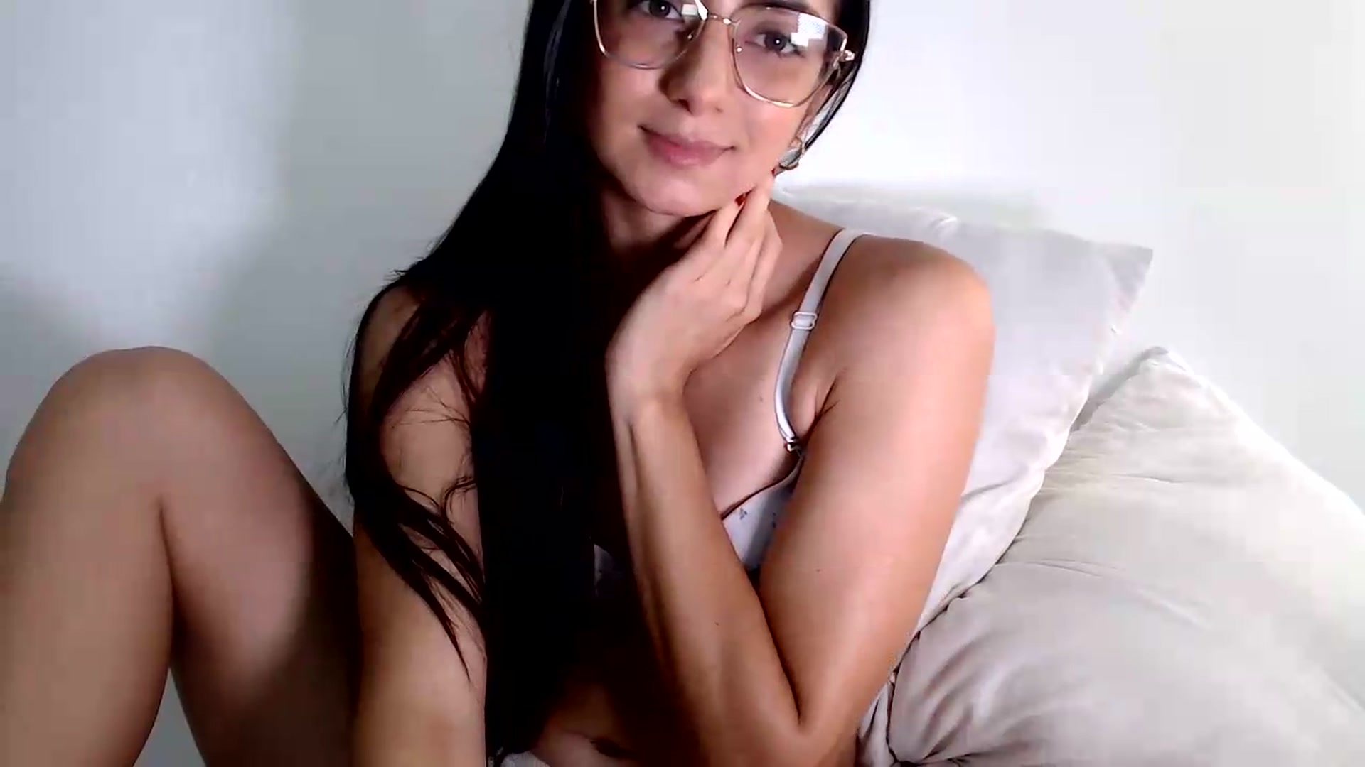 Gallery image thumbnail from Luna_Vargas's myfreecams stream on, 08/29/2026, 18:25 image 3 of 20