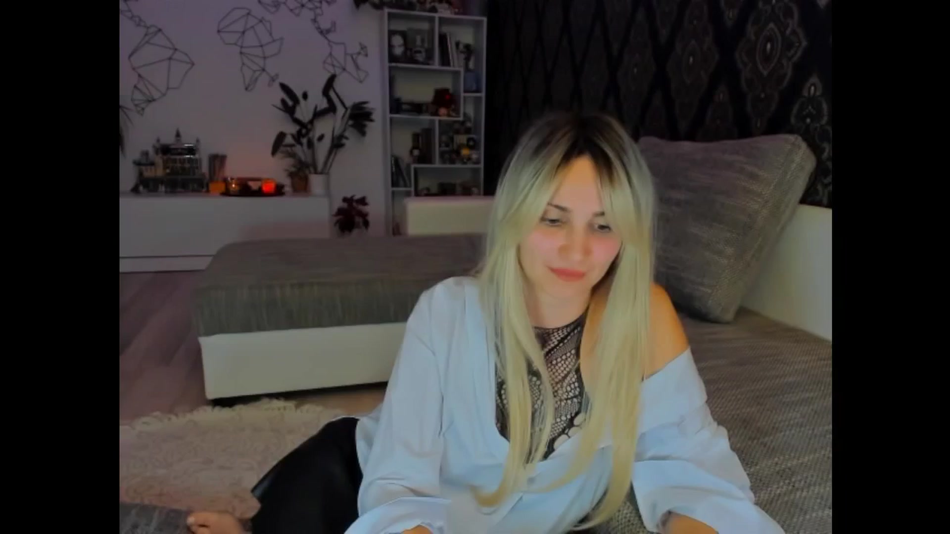 Gallery image thumbnail from Luna_Vibe's myfreecams stream on, 06/30/2025, 24:25 image 1 of 20