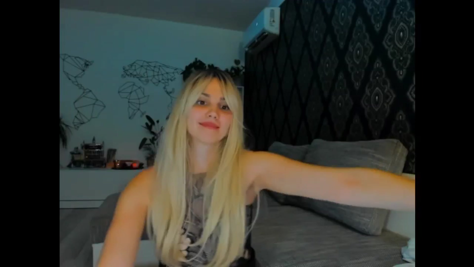Gallery image thumbnail from Luna_Vibe's myfreecams stream on, 06/30/2025, 24:25 image 14 of 20