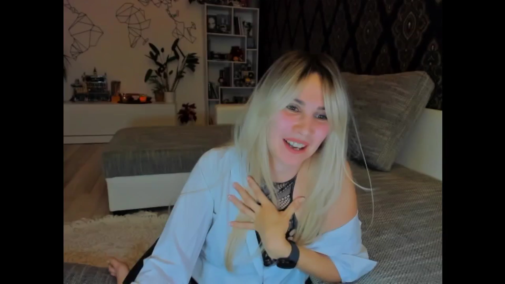 Gallery image thumbnail from Luna_Vibe's myfreecams stream on, 06/30/2025, 24:25 image 3 of 20