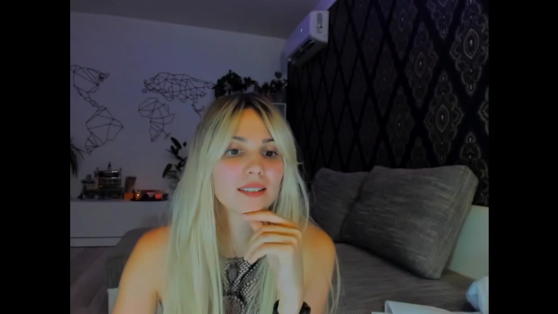 Gallery image thumbnail from Luna_Vibe's myfreecams stream on, 06/30/2025, 24:25 image 8 of 20