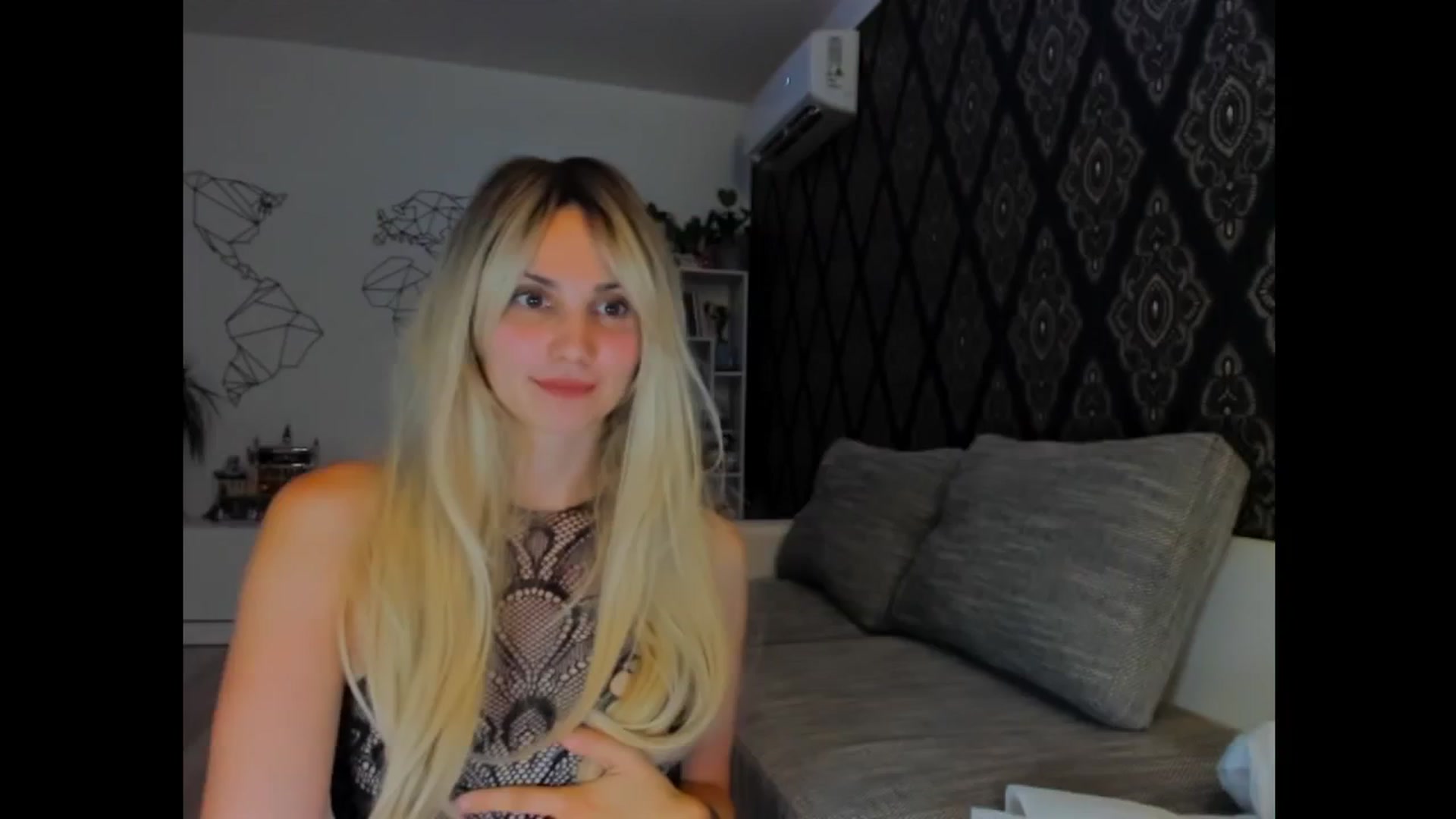 Gallery image thumbnail from Luna_Vibe's myfreecams stream on, 06/30/2025, 24:25 image 7 of 20