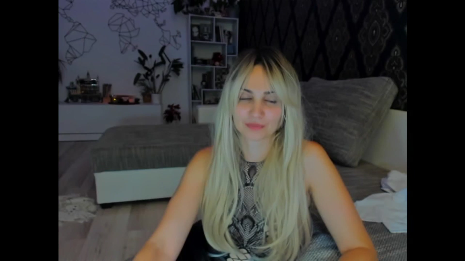 Gallery image thumbnail from Luna_Vibe's myfreecams stream on, 06/30/2025, 24:25 image 18 of 20