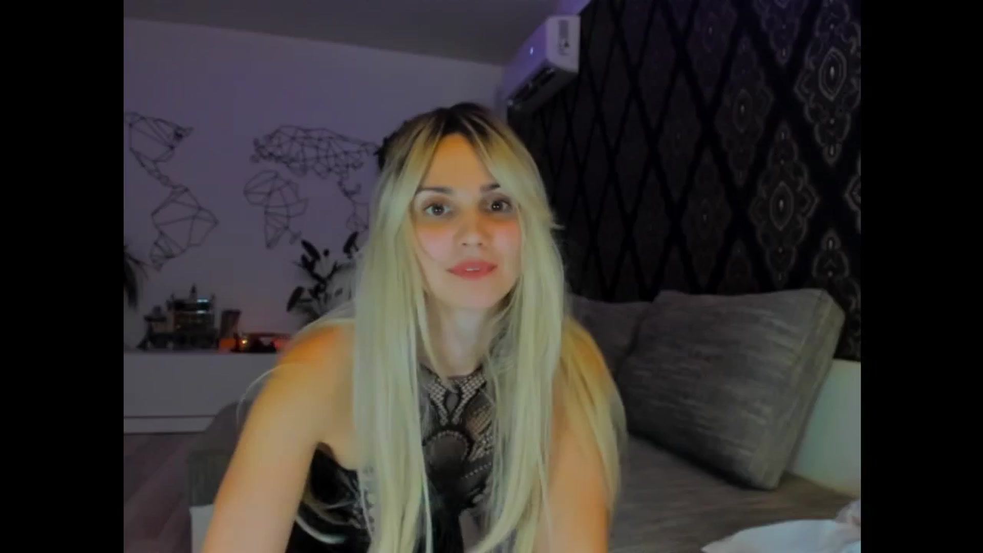 Gallery image thumbnail from Luna_Vibe's myfreecams stream on, 06/30/2025, 24:25 image 11 of 20