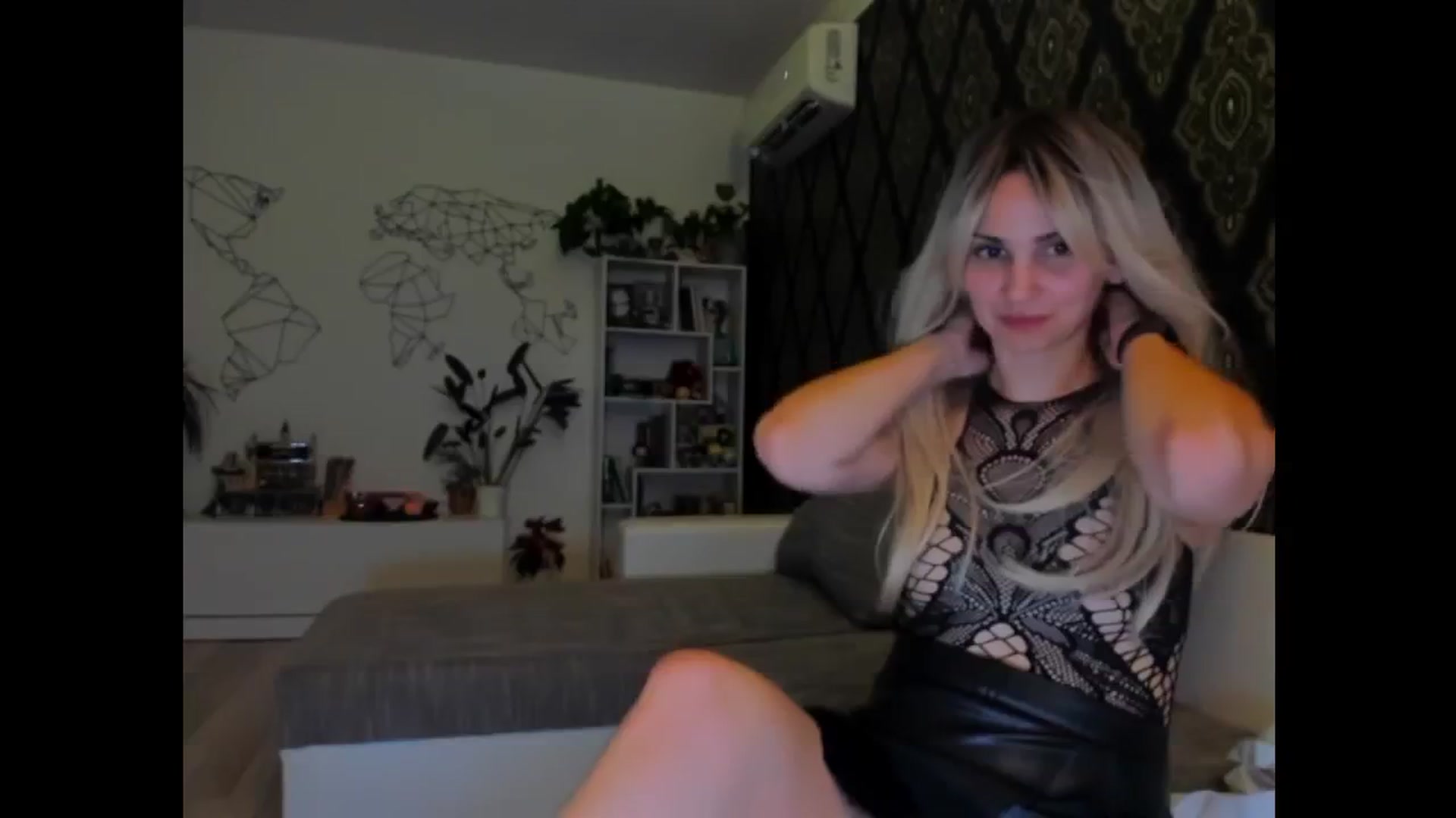 Gallery image thumbnail from Luna_Vibe's myfreecams stream on, 06/30/2025, 24:25 image 12 of 20