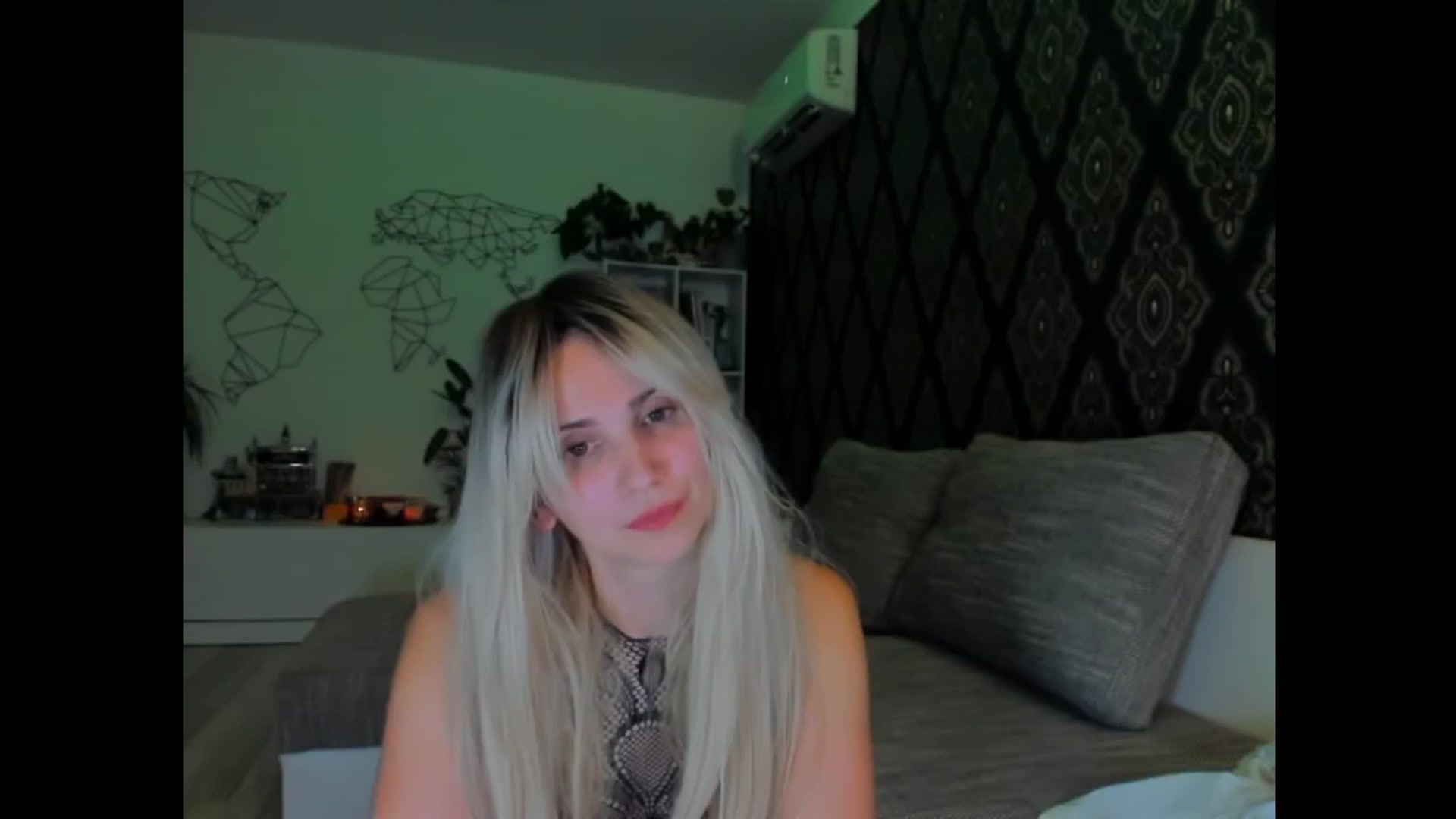 Gallery image thumbnail from Luna_Vibe's myfreecams stream on, 06/30/2025, 24:25 image 9 of 20