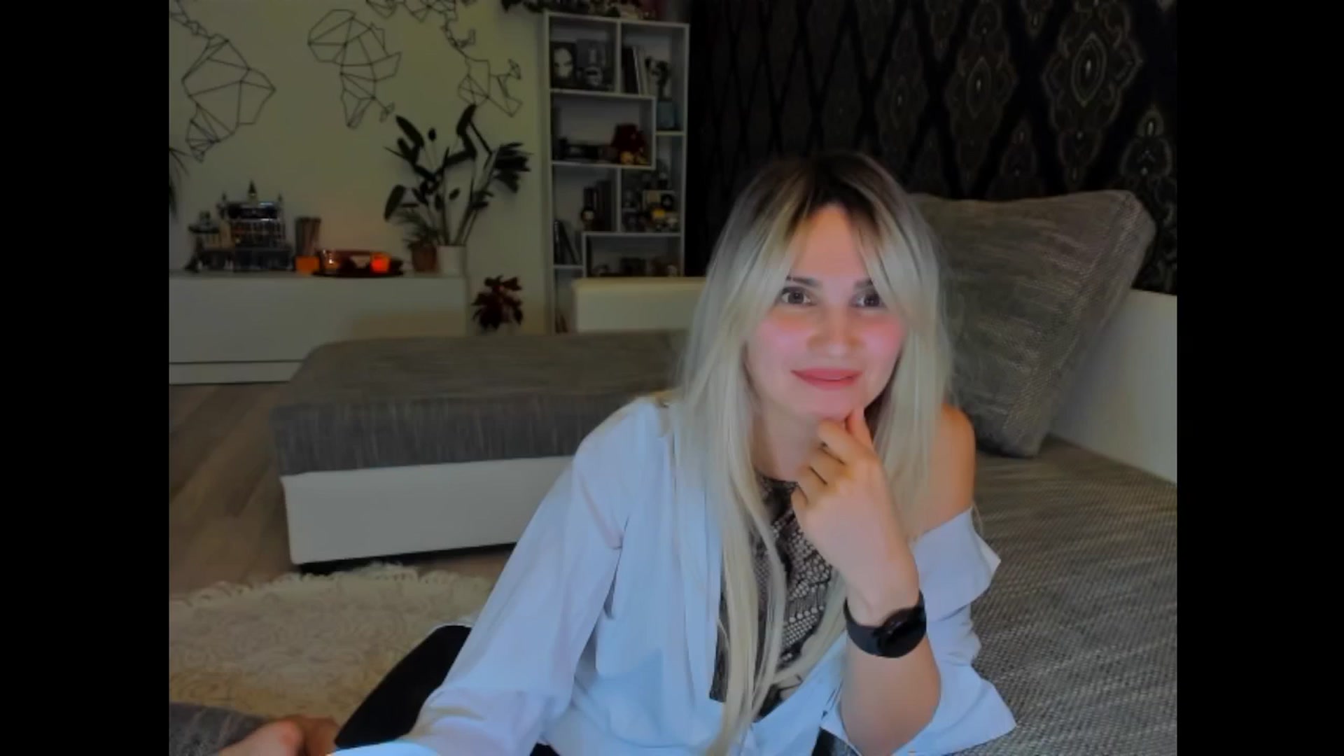 Gallery image thumbnail from Luna_Vibe's myfreecams stream on, 06/30/2025, 24:25 image 2 of 20