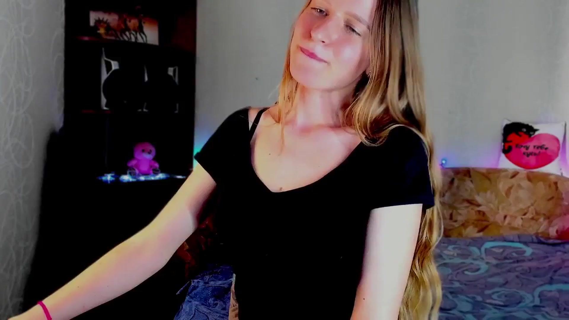 Gallery image thumbnail from Luna_evan's myfreecams stream on, 05/01/2025, 13:56 image 19 of 20
