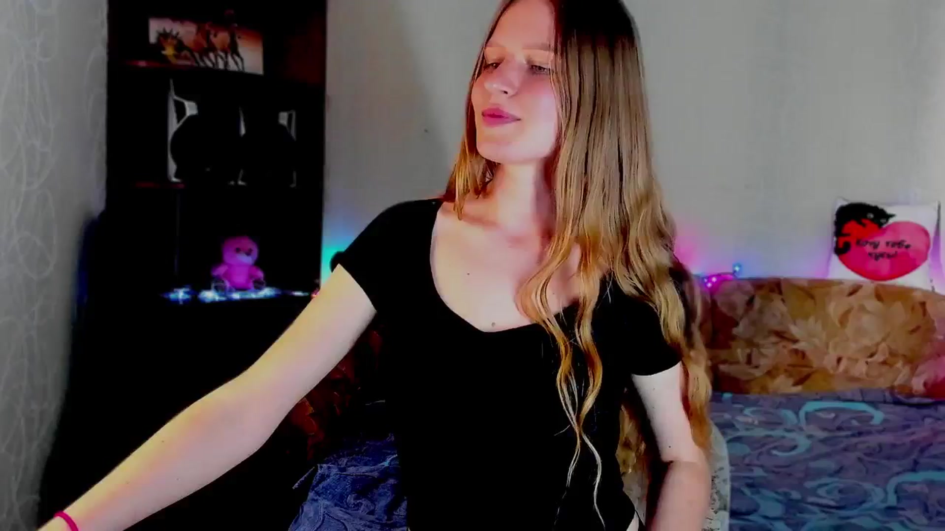 Gallery image thumbnail from Luna_evan's myfreecams stream on, 05/01/2025, 13:56 image 17 of 20