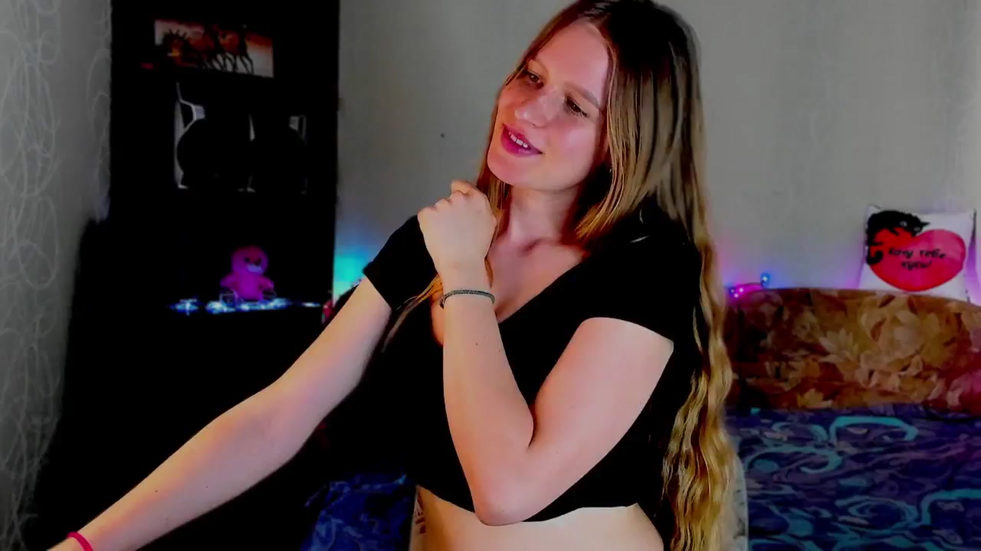 Gallery image thumbnail from Luna_evan's myfreecams stream on, 05/01/2025, 13:56 image 13 of 20
