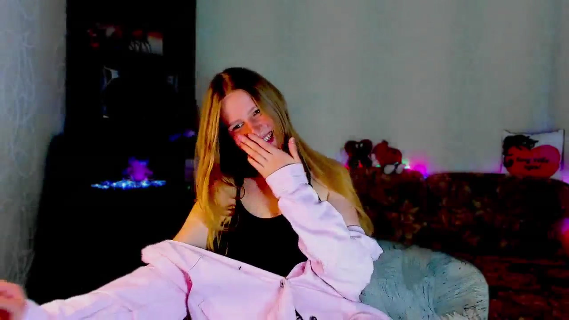 Gallery image thumbnail from Luna_evan's myfreecams stream on, 05/20/2025, 13:10 image 4 of 20