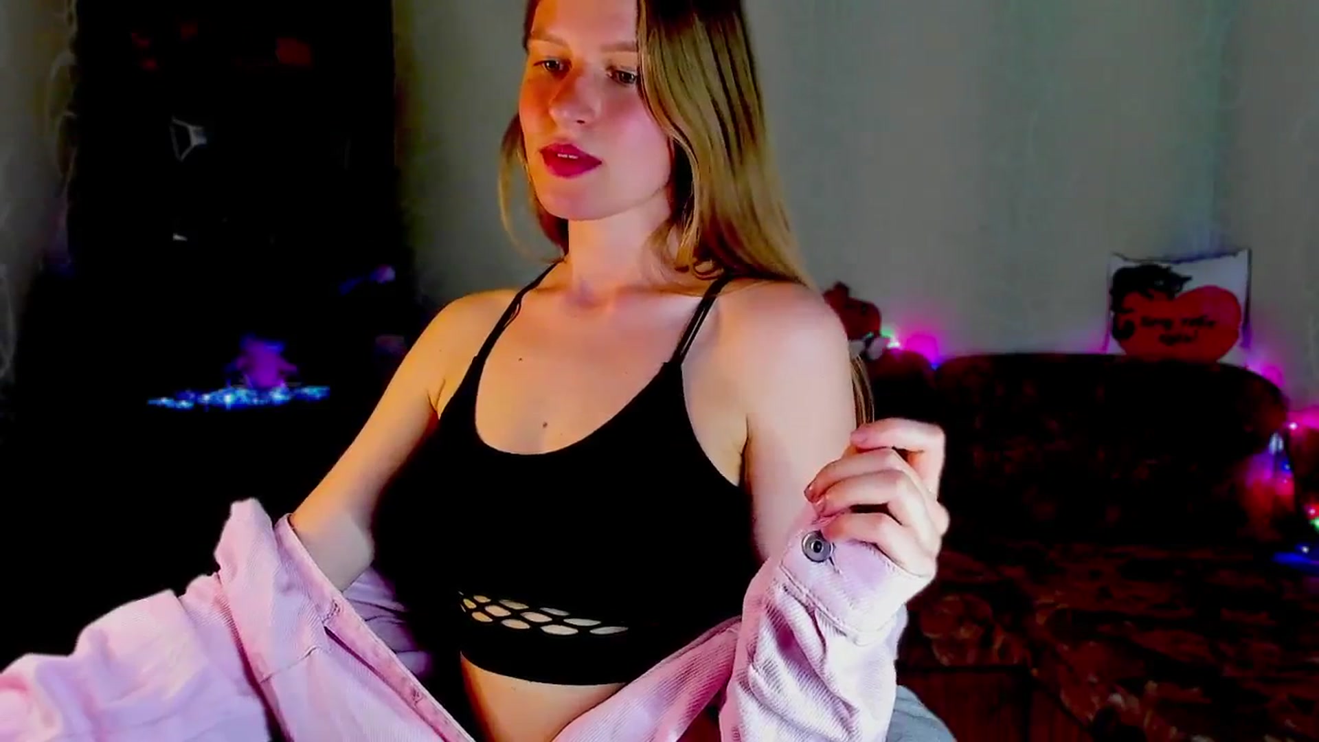 Gallery image thumbnail from Luna_evan's myfreecams stream on, 05/20/2025, 13:10 image 20 of 20