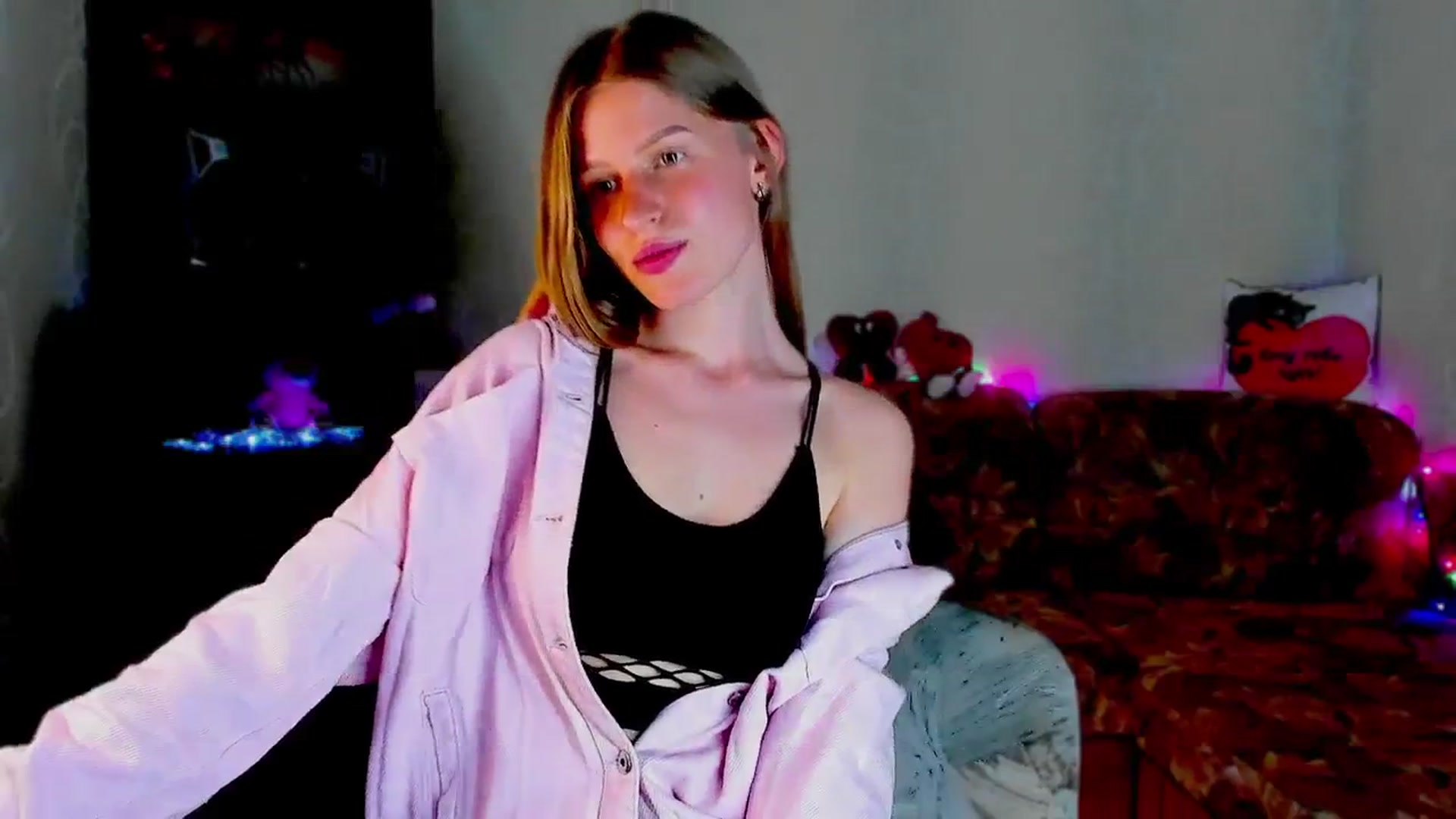 Gallery image thumbnail from Luna_evan's myfreecams stream on, 05/20/2025, 13:10 image 13 of 20