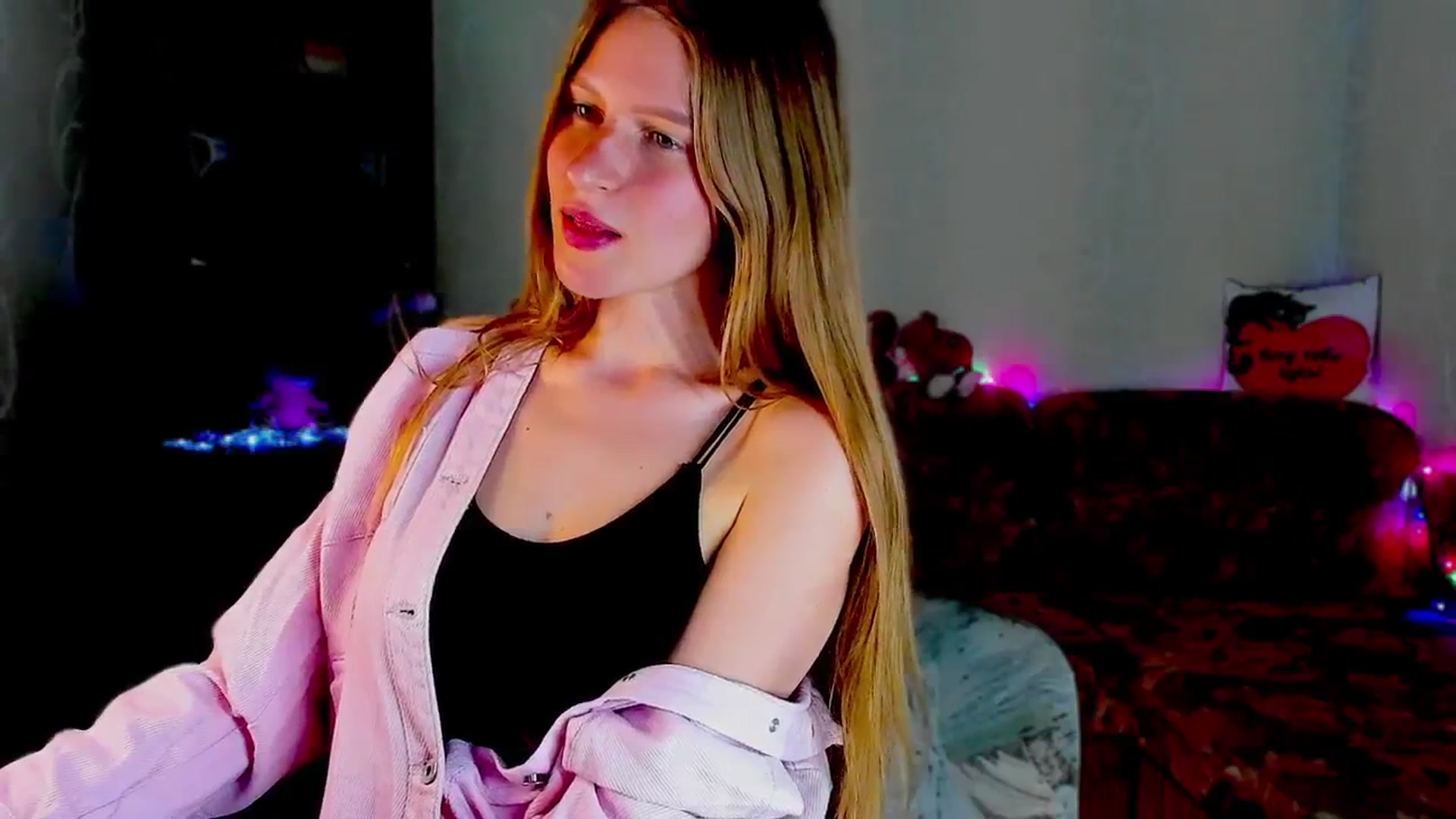 Gallery image thumbnail from Luna_evan's myfreecams stream on, 05/20/2025, 13:10 image 14 of 20